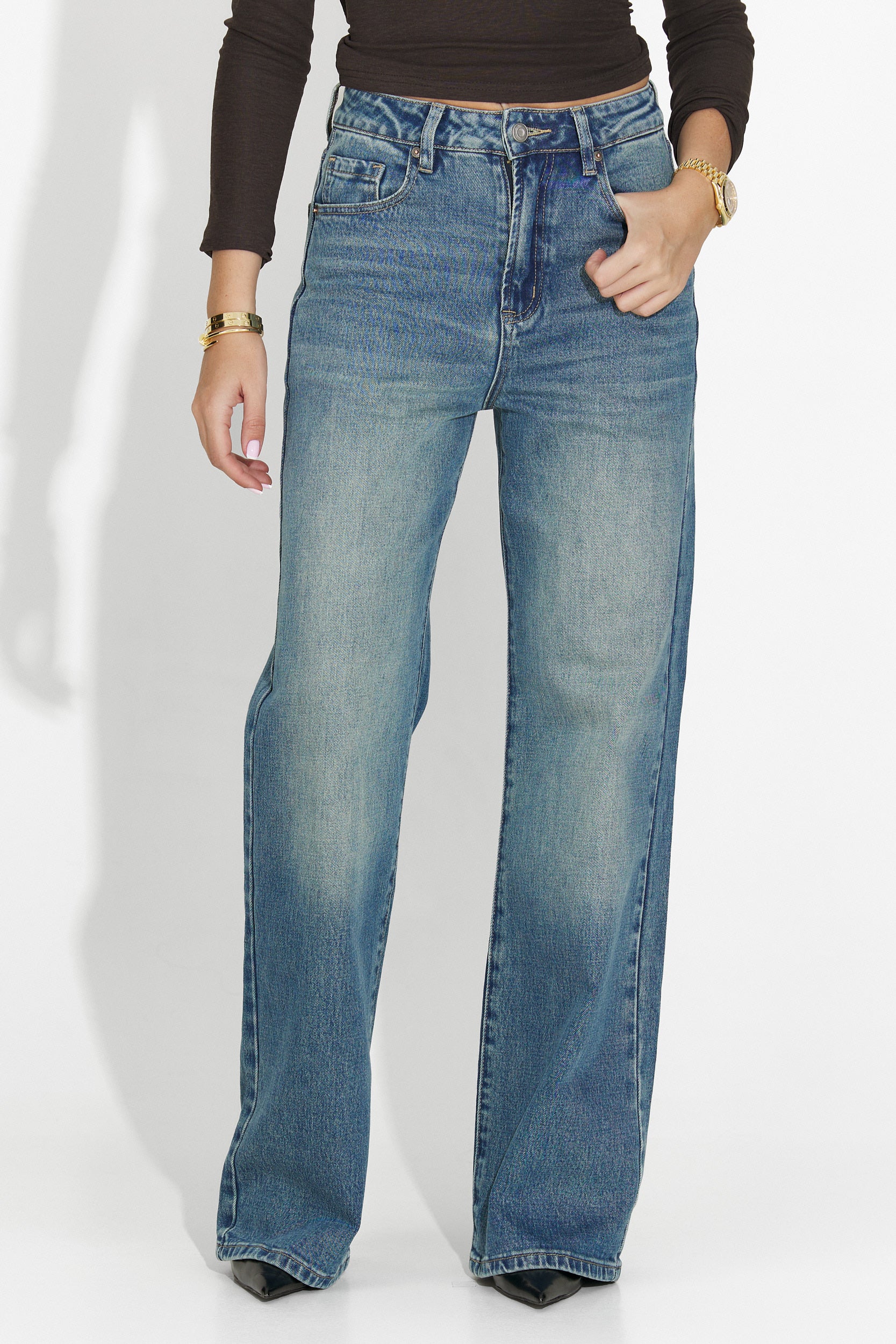 Сини дамски дънки Veyra Bogas в ежедневен стил