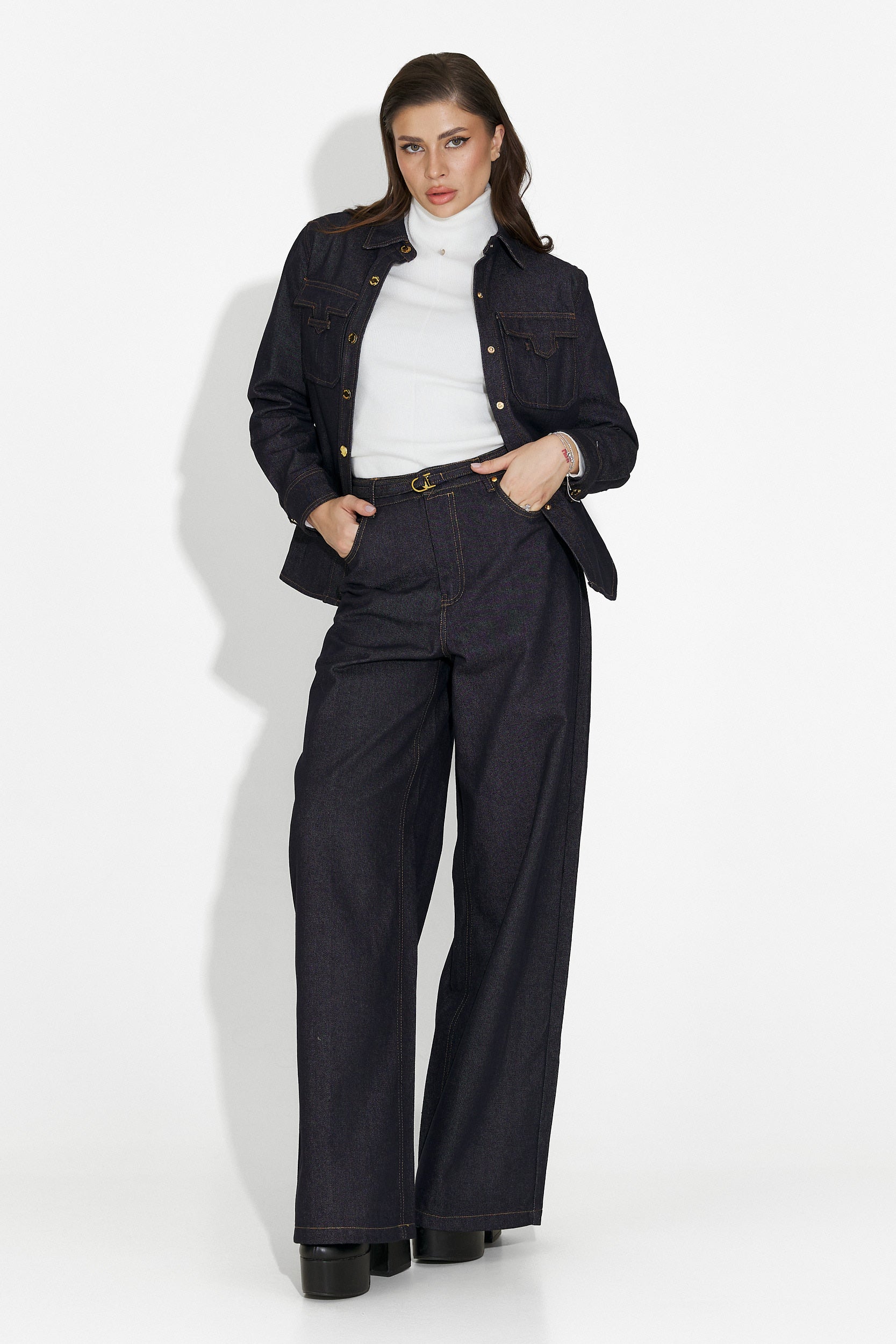 Дамски кежуал дънки в тъмносиньо от Flovira Bogas