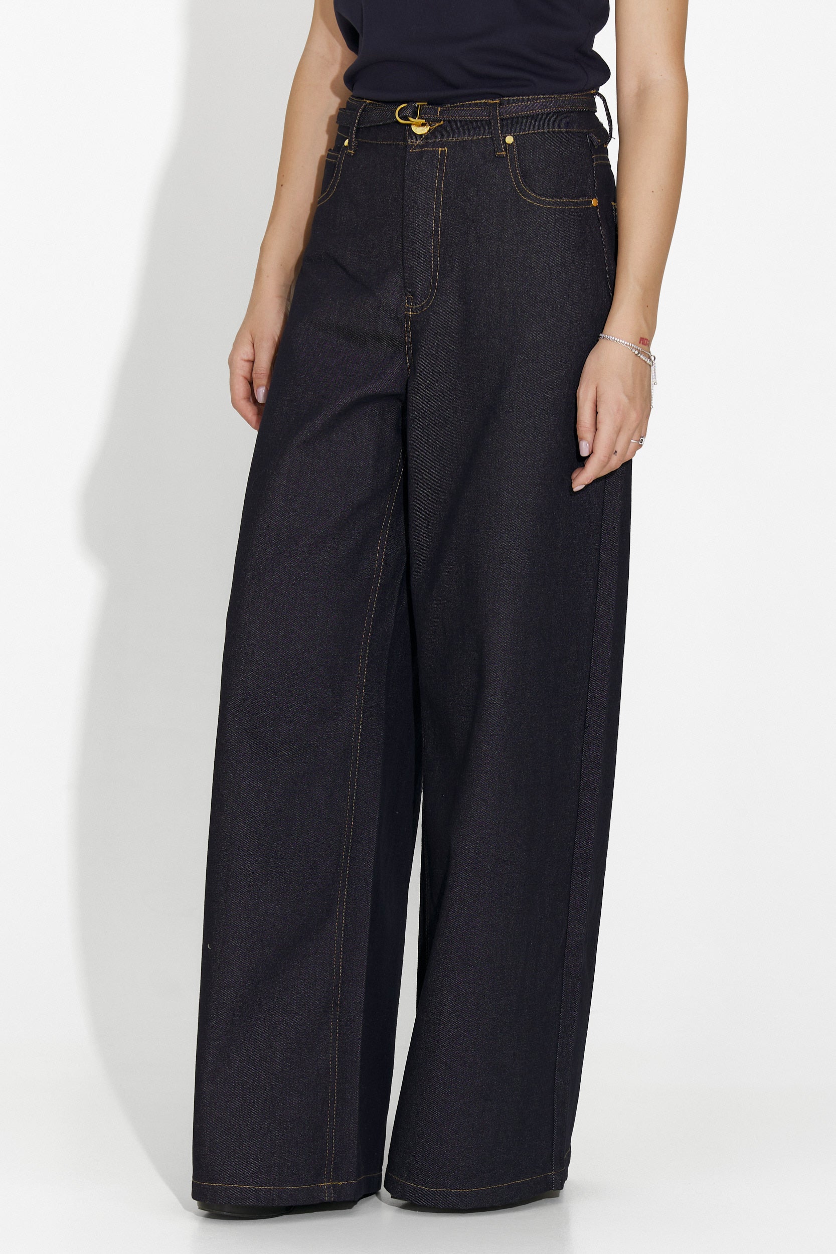 Дамски кежуал дънки в тъмносиньо от Flovira Bogas