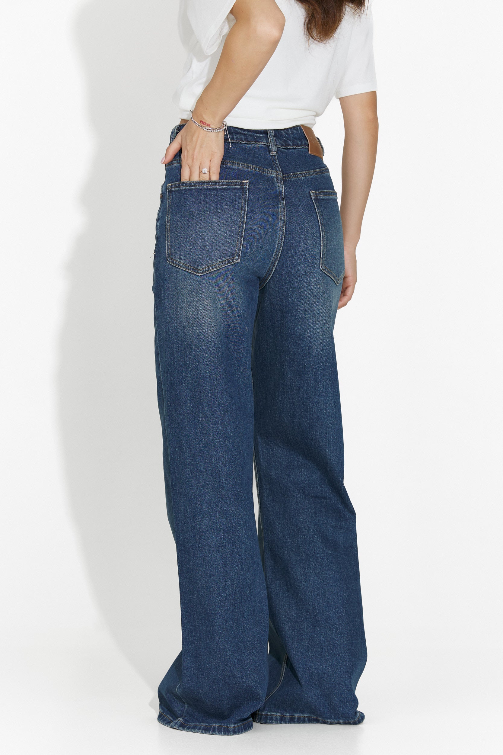 Дамски кежуал дънки в тъмносиньо от Liorena Bogas