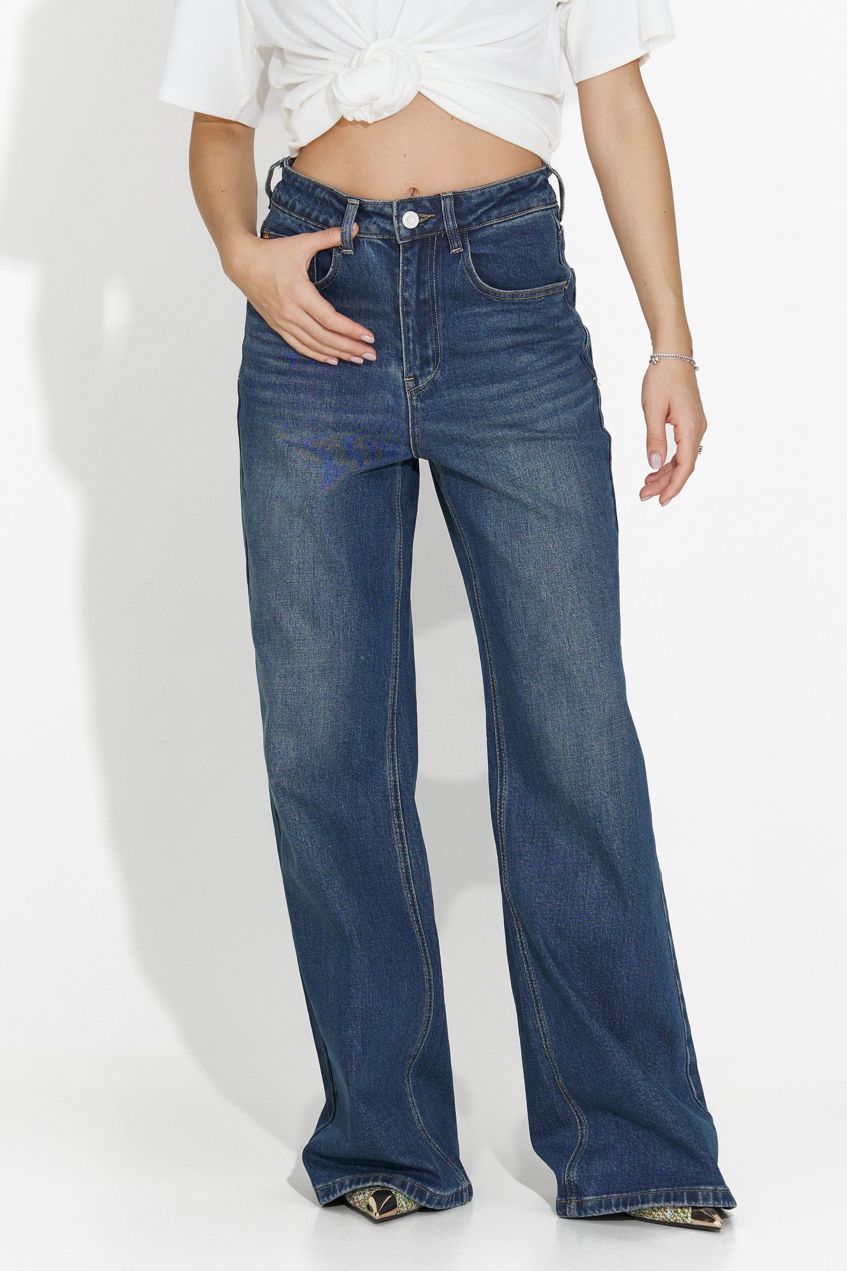 Дамски кежуал дънки в тъмносиньо от Liorena Bogas