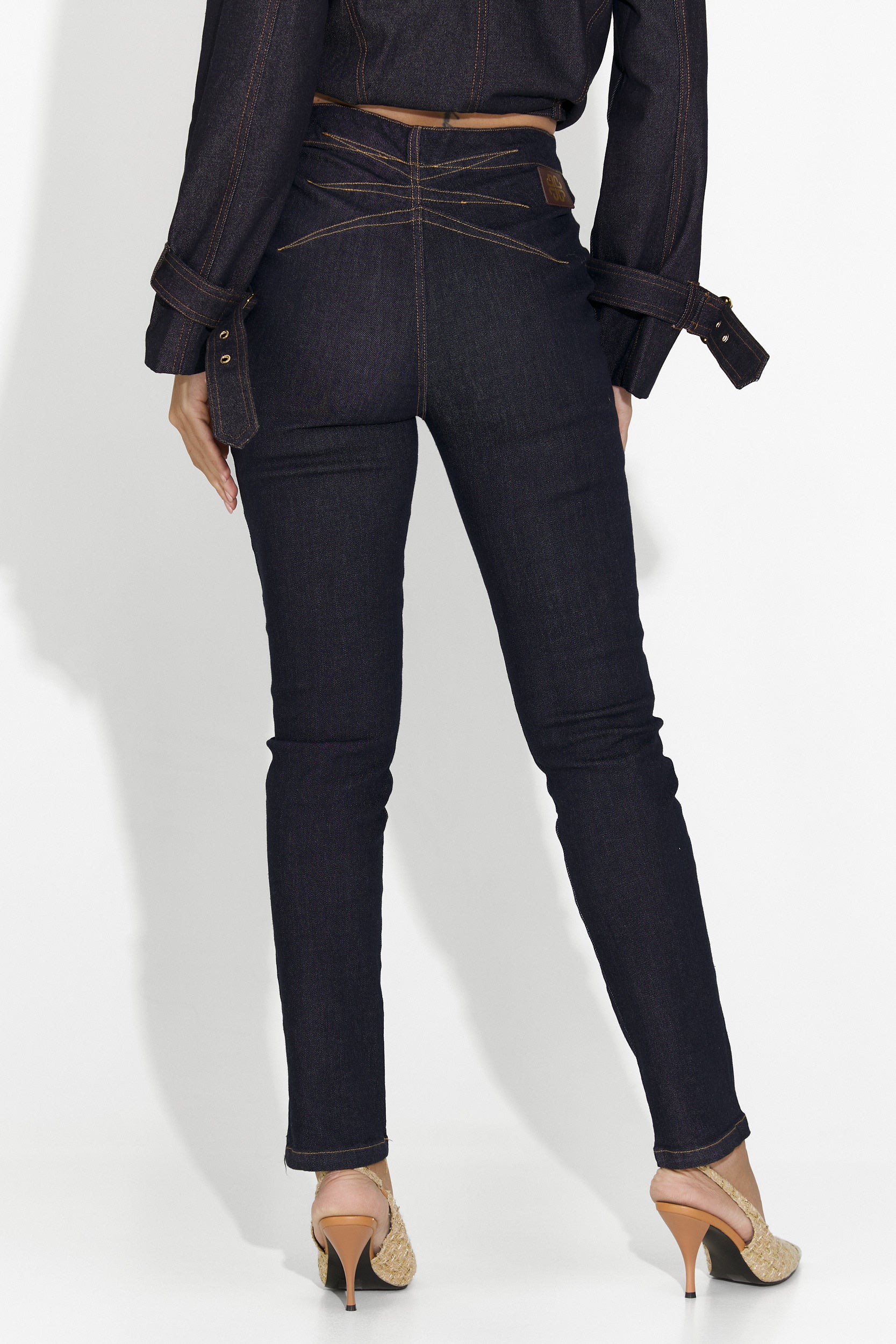 Дамски кежуал дънки в тъмносиньо от Sirina Bogas