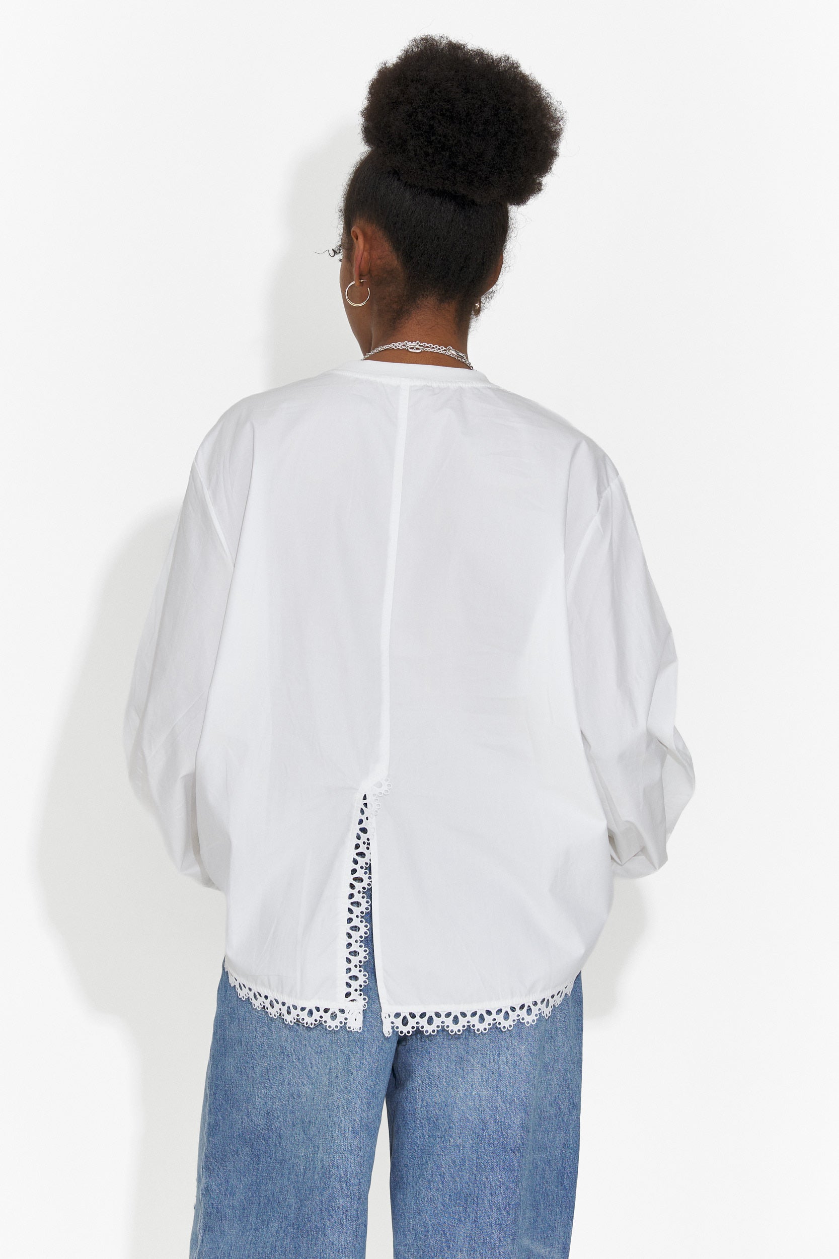 Дамска ежедневна блуза в бяло Sheiva Bogas