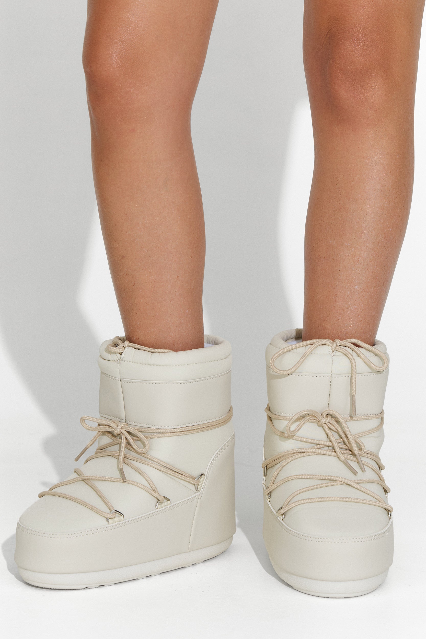 Бежови дамски ботуши Sameria Bogas