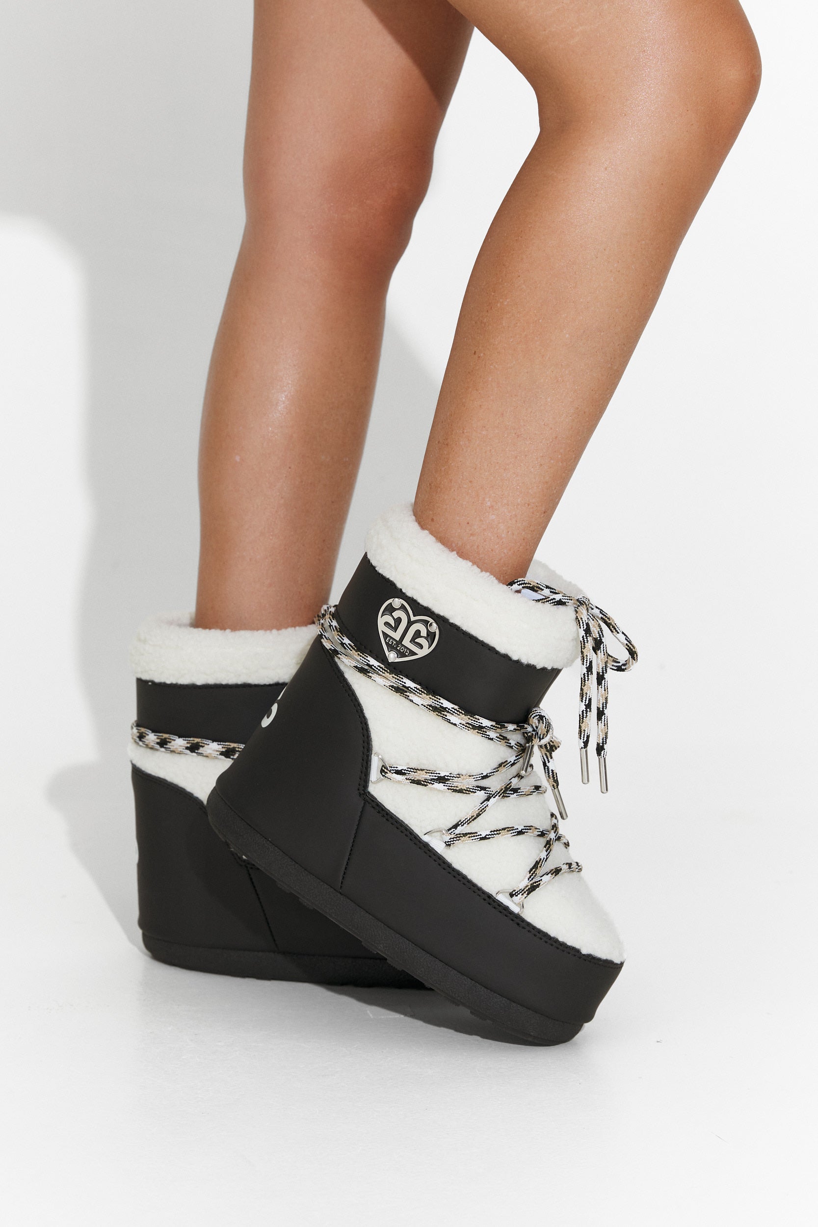 Дамски ботуши черни Rovira Bogas