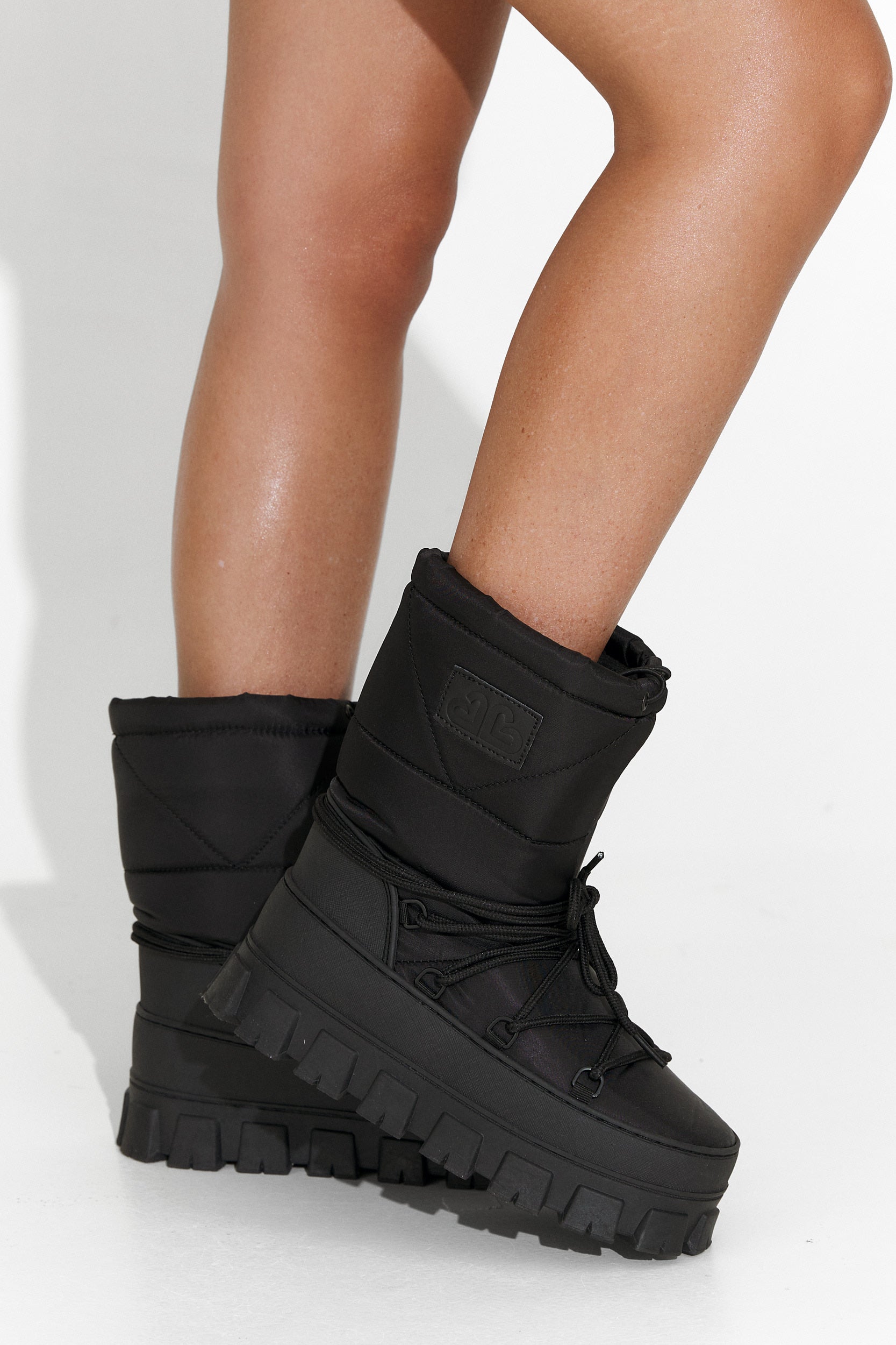 Ботуши за жени Vanesia Bogas в черно