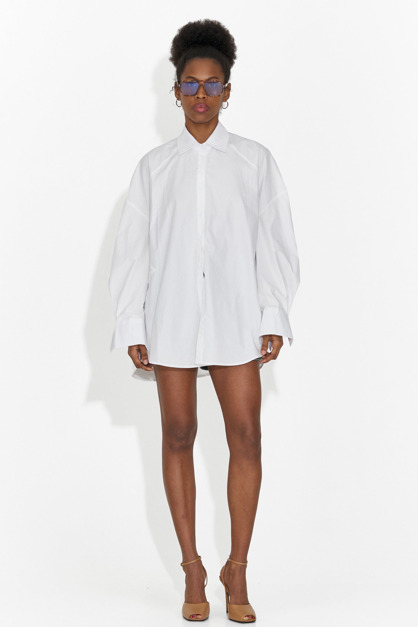 Бяла дамска ежедневна риза Abrienda Bogas