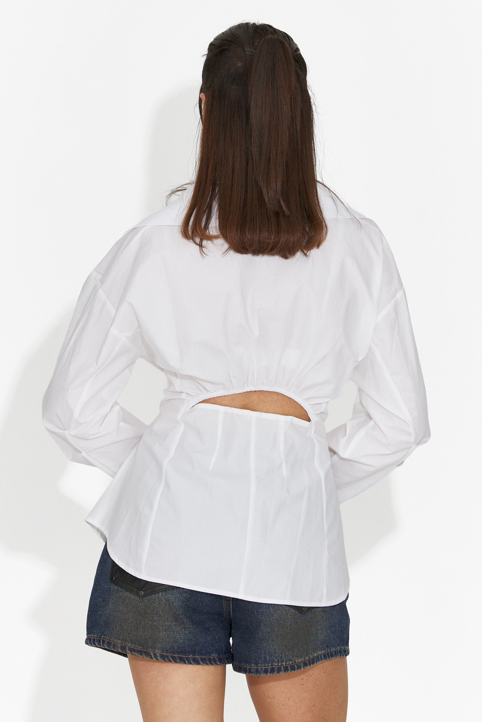 Елегантна бяла дамска риза Alesya Bogas