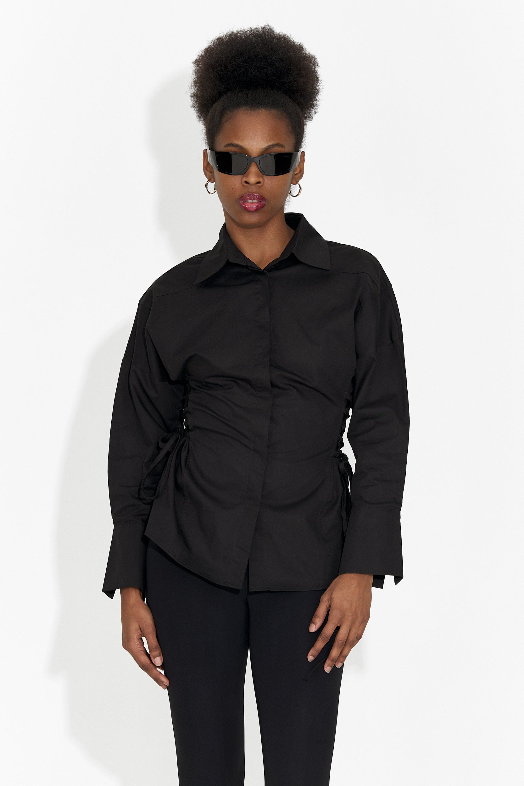 Елегантна дамска риза в черно Sivelia Bogas