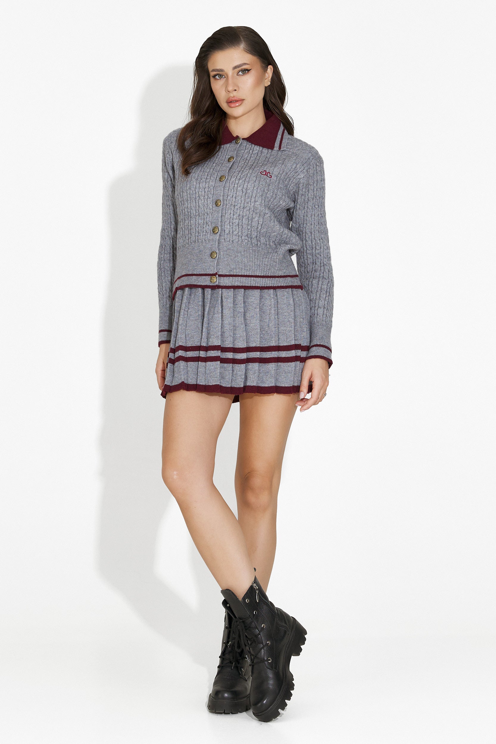 Комплект със сива пола Kendia Bogas