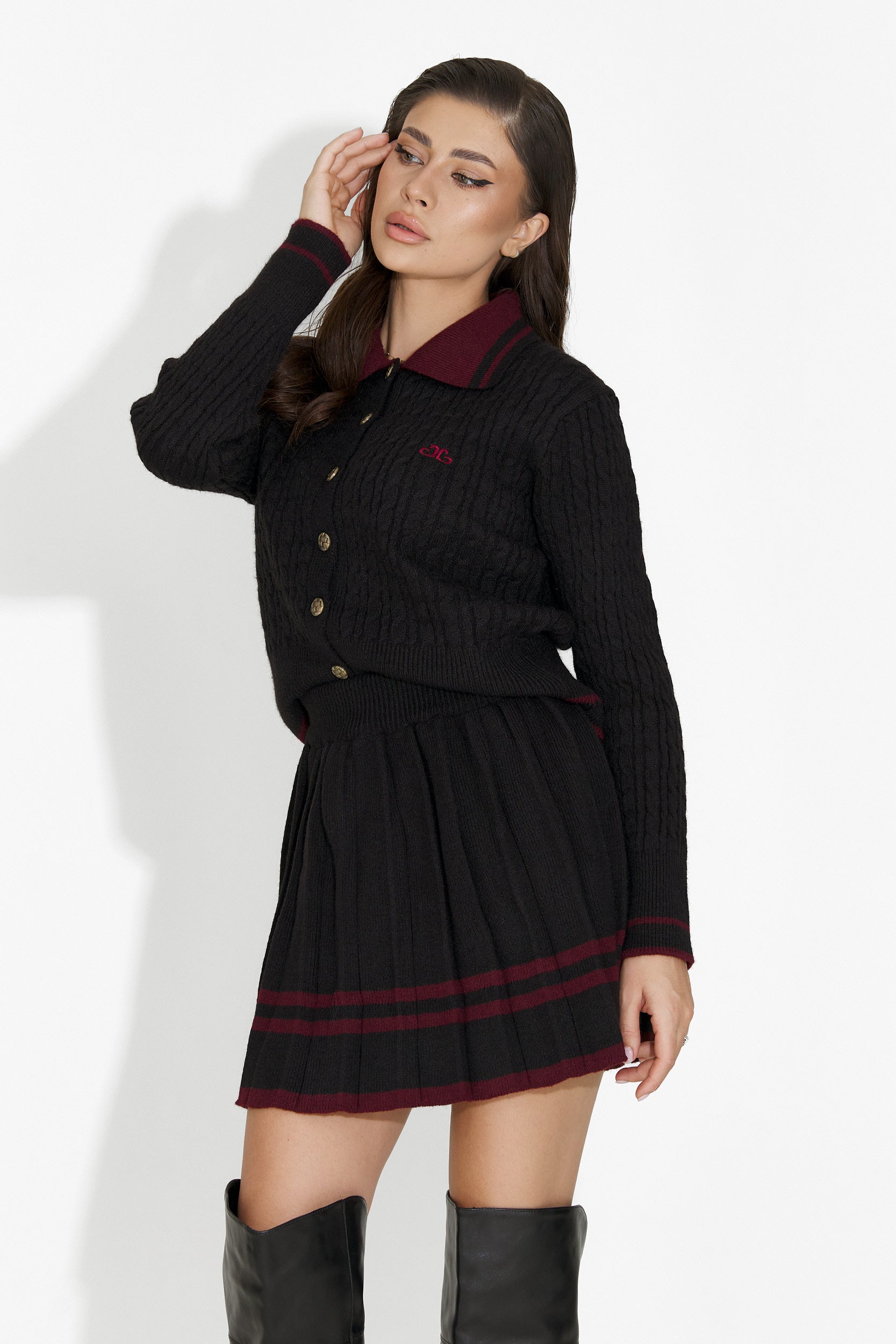 Комплект с черна пола Kendia Bogas