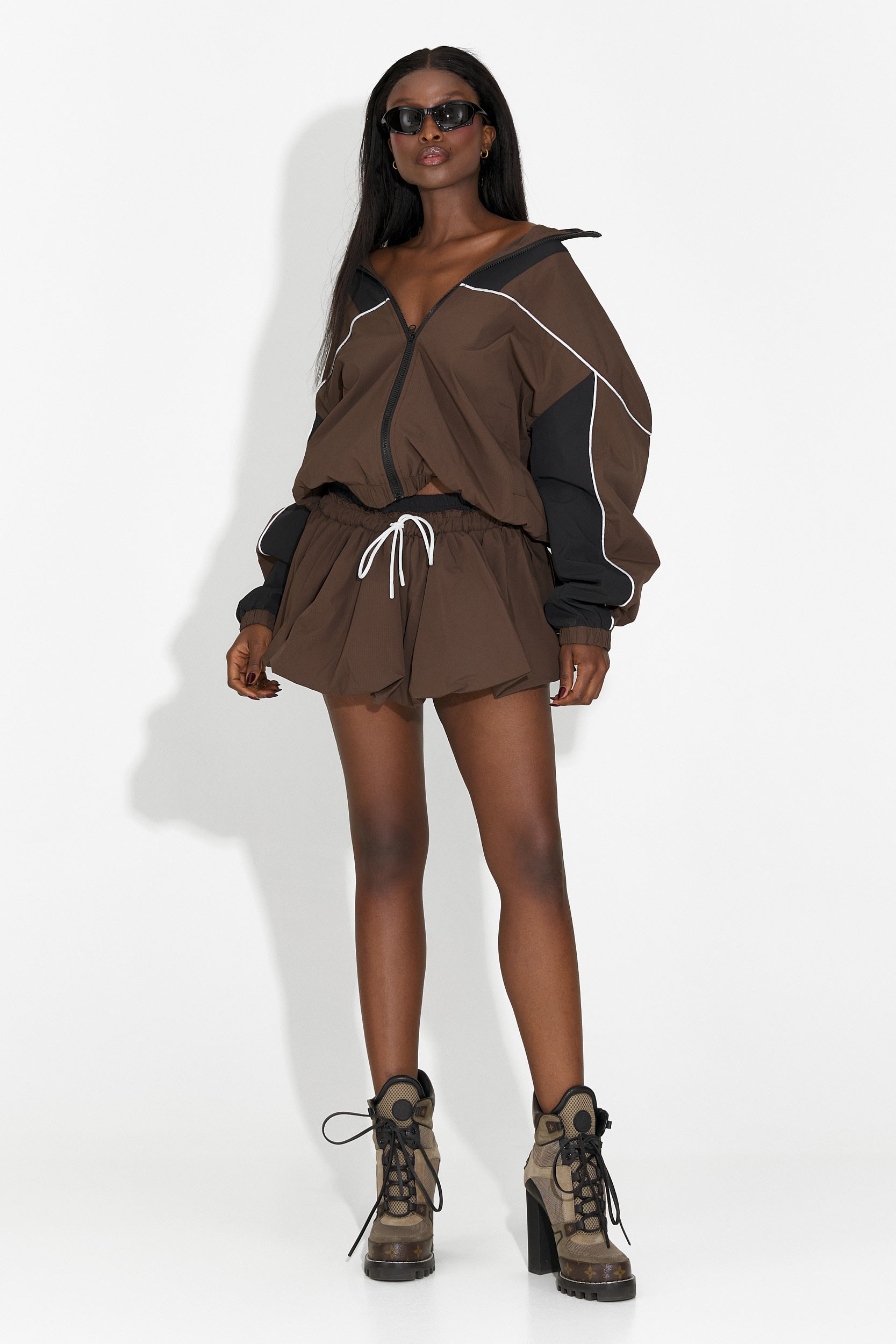 Комплект с пола панталон в кафяво Selmira Bogas