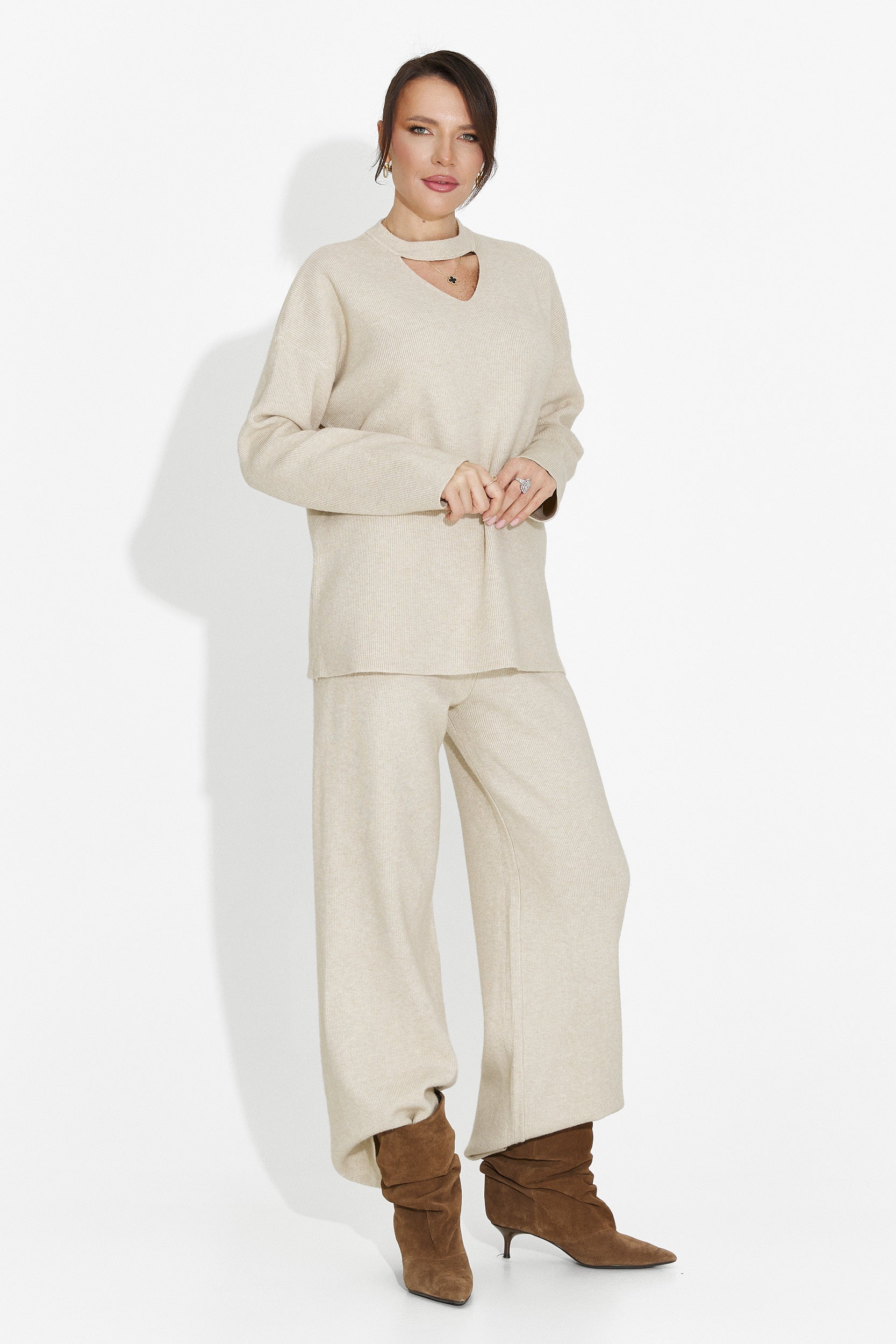 Бежов комплект с панталони Kania Bogas