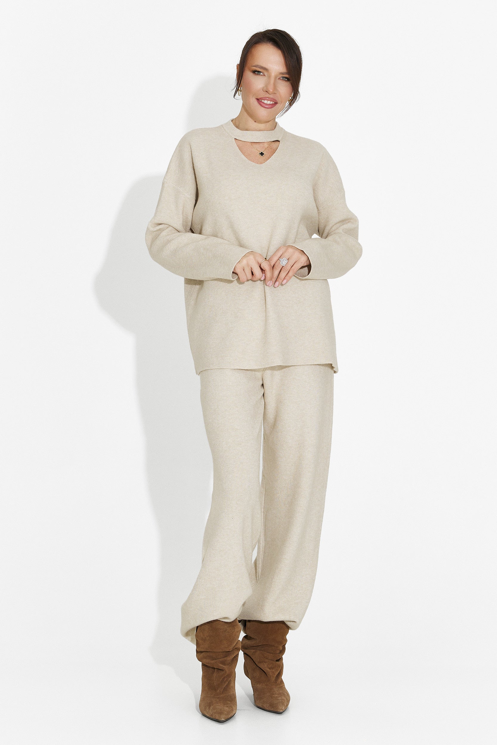 Бежов комплект с панталони Kania Bogas