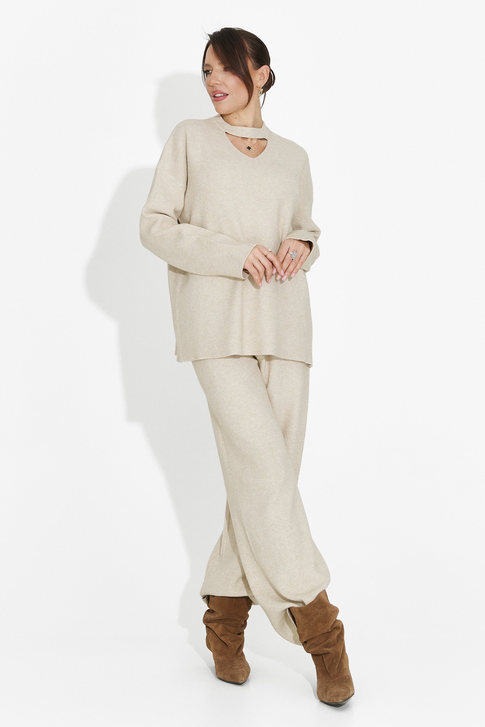 Бежов комплект с панталони Kania Bogas