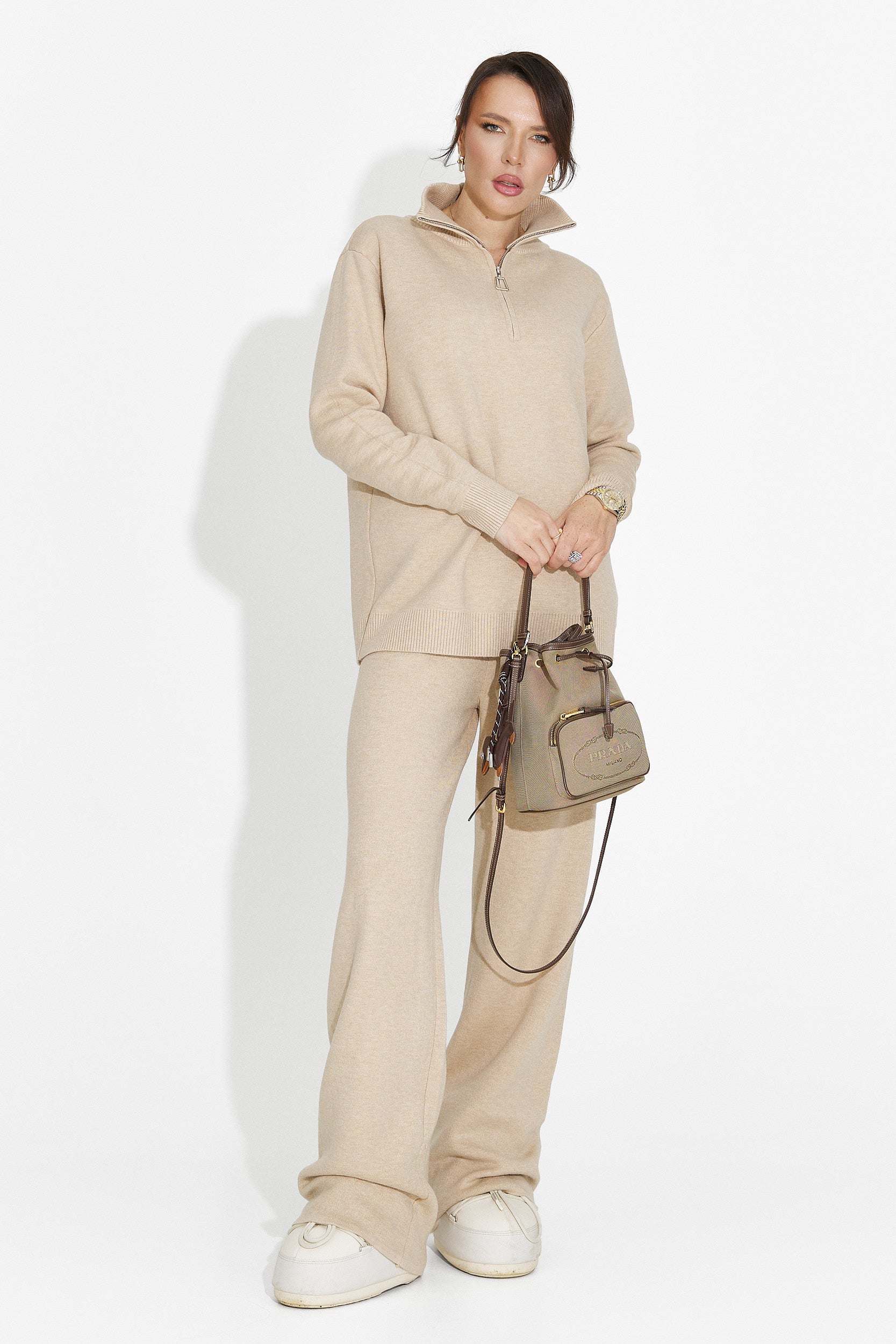 Бежов комплект с панталони Lebrisa Bogas