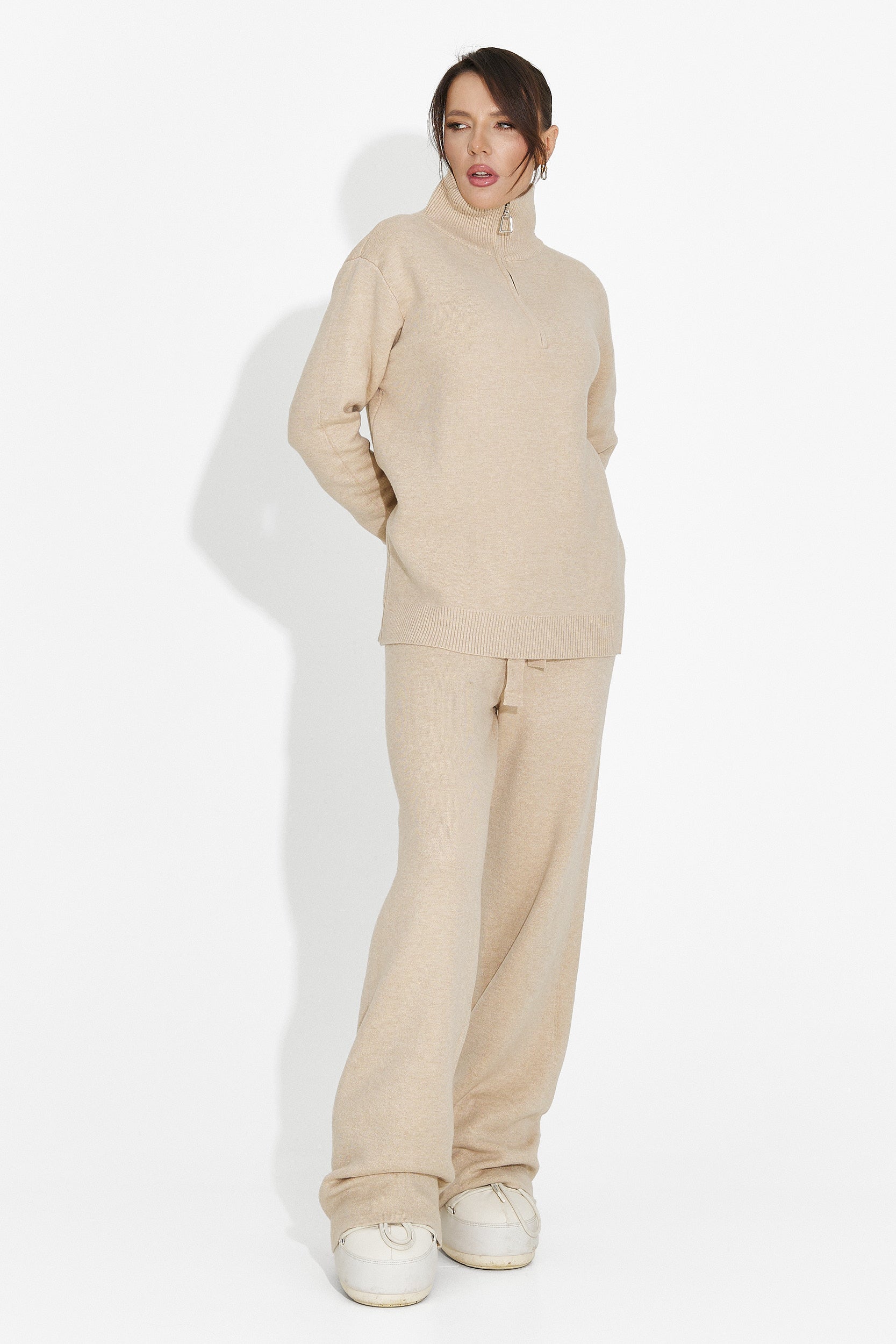 Бежов комплект с панталони Lebrisa Bogas