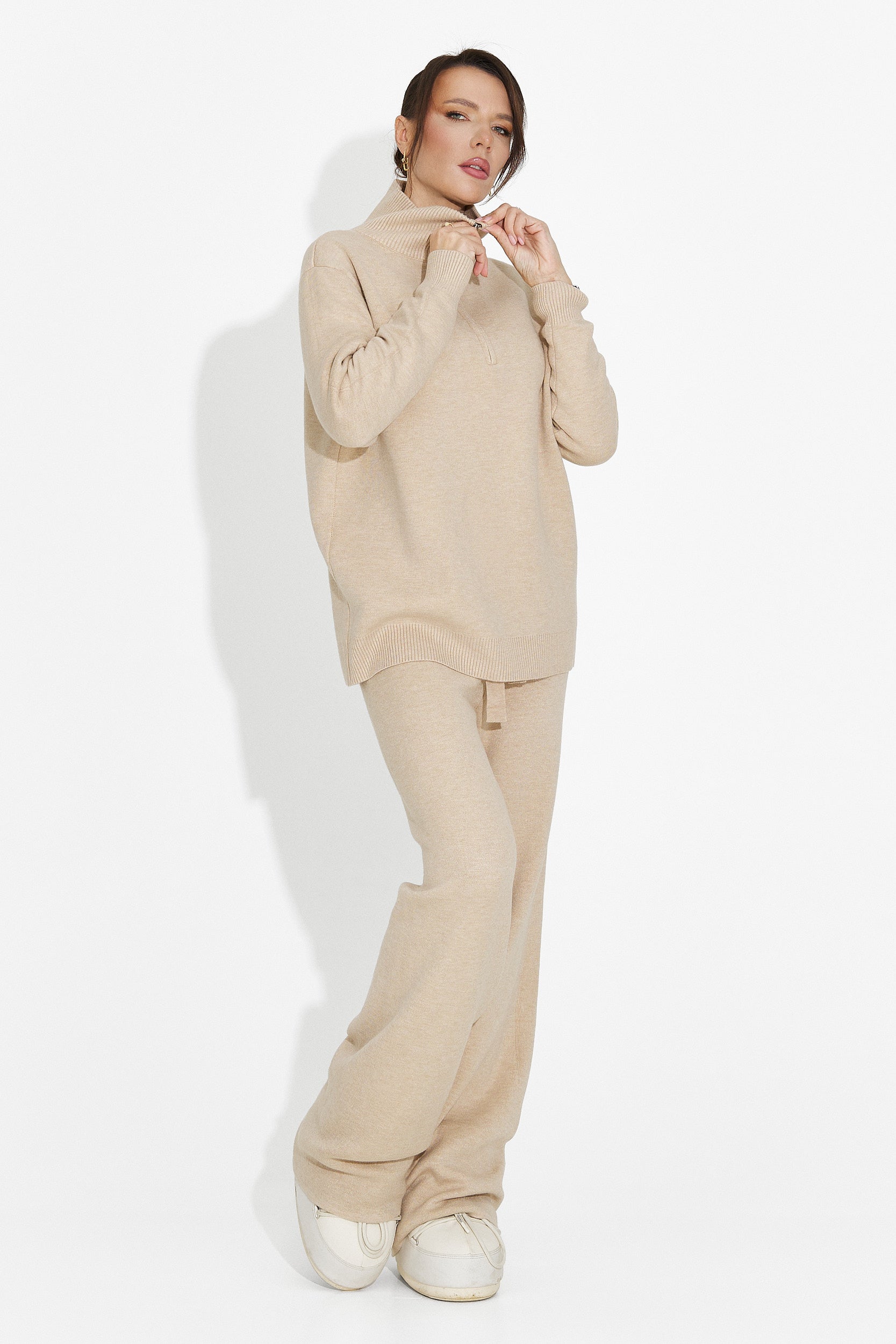 Бежов комплект с панталони Lebrisa Bogas