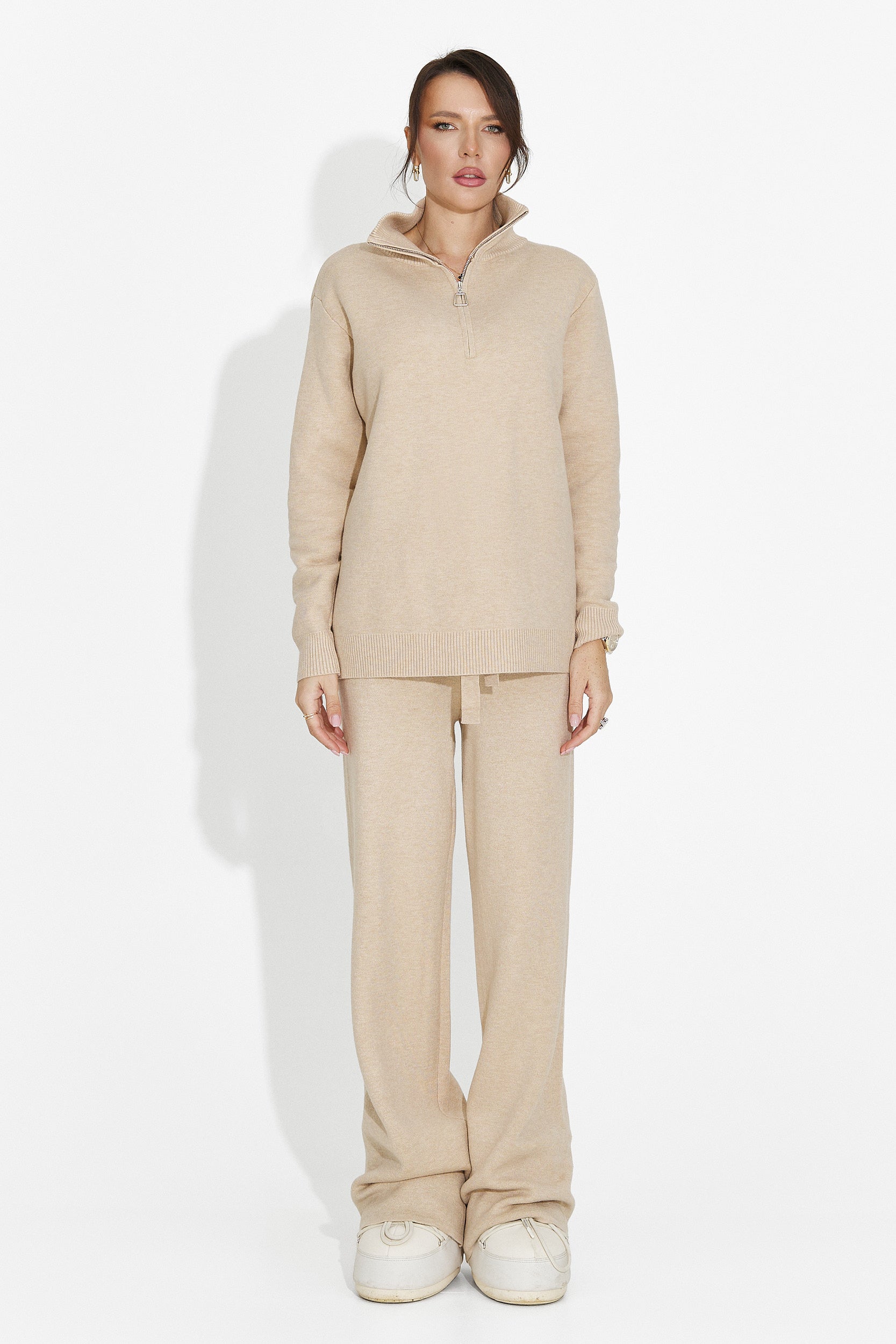 Бежов комплект с панталони Lebrisa Bogas