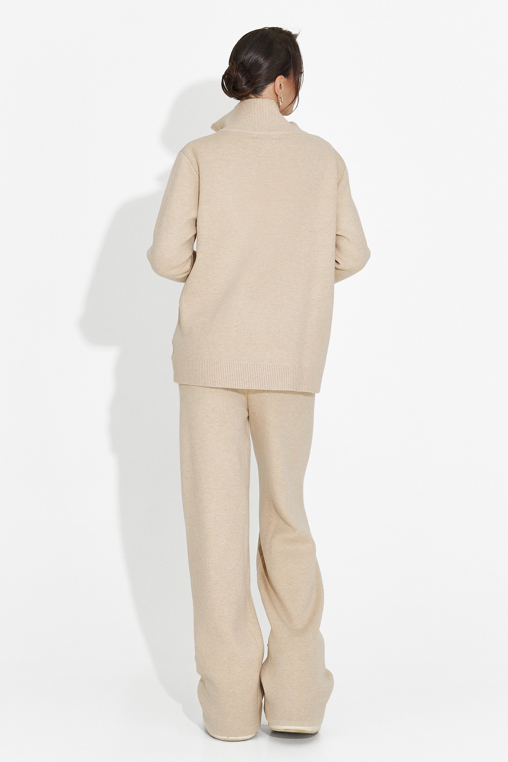 Бежов комплект с панталони Lebrisa Bogas