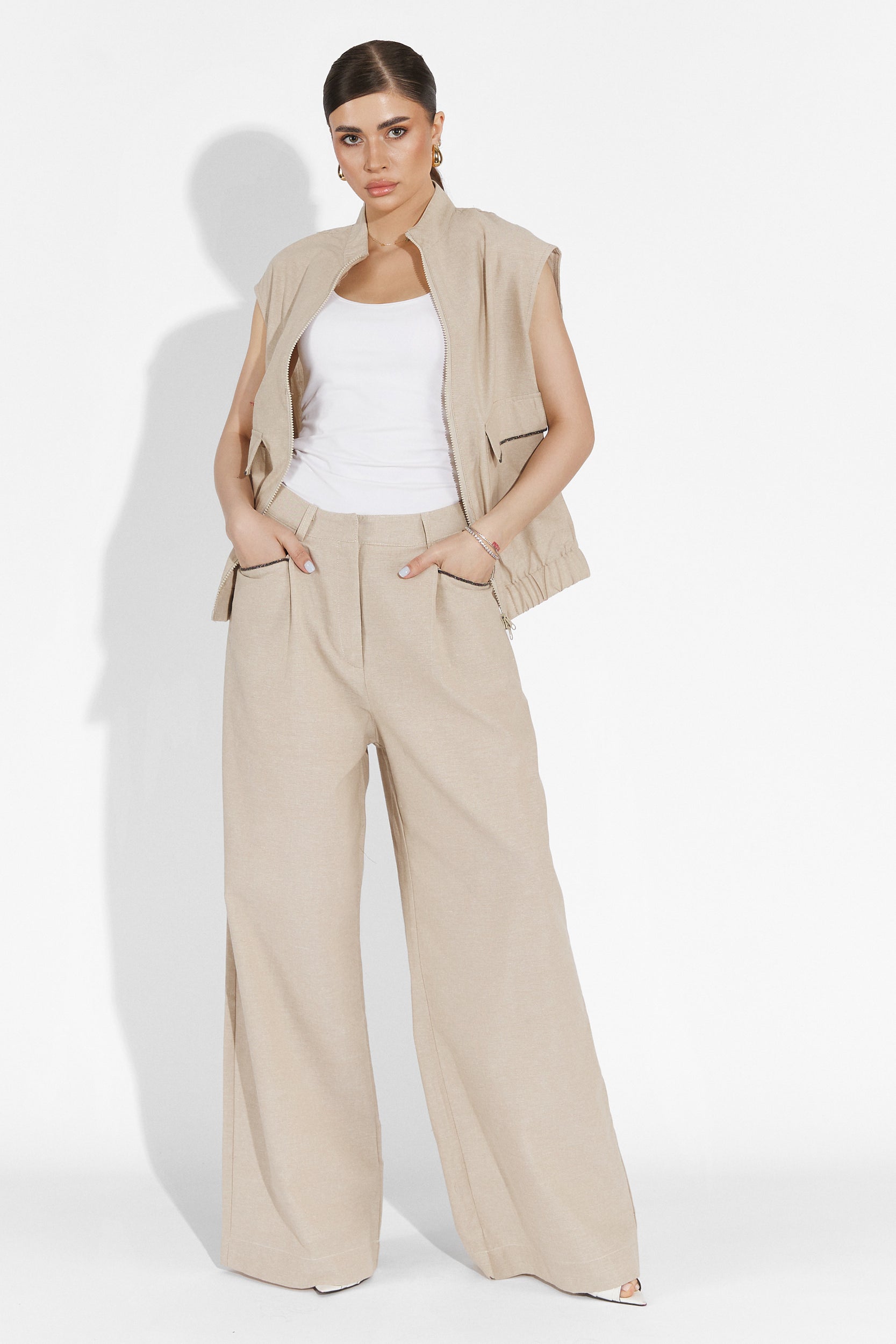 Комплект с бежови панталони Onulko Bogas