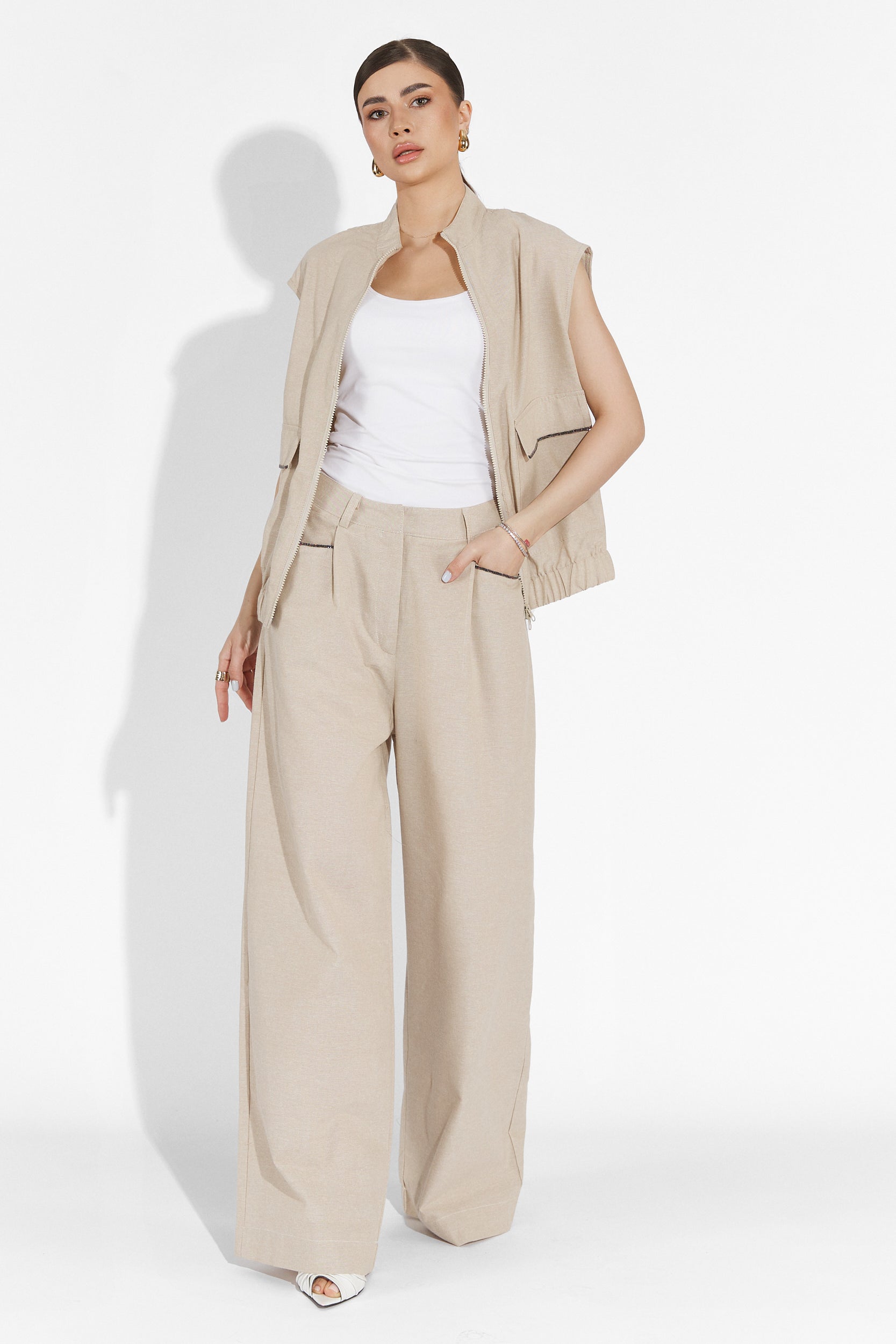 Комплект с бежови панталони Onulko Bogas