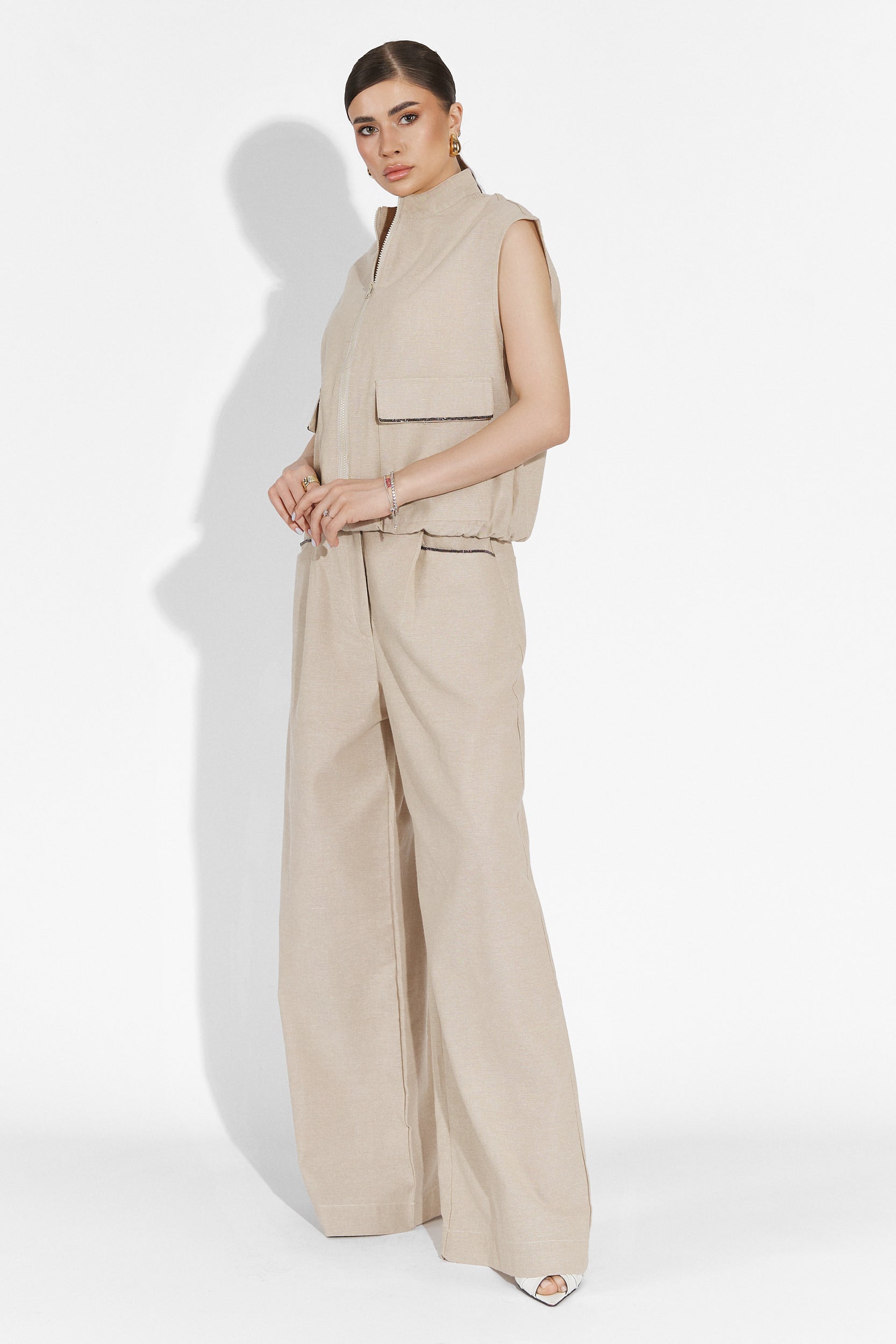 Комплект с бежови панталони Onulko Bogas