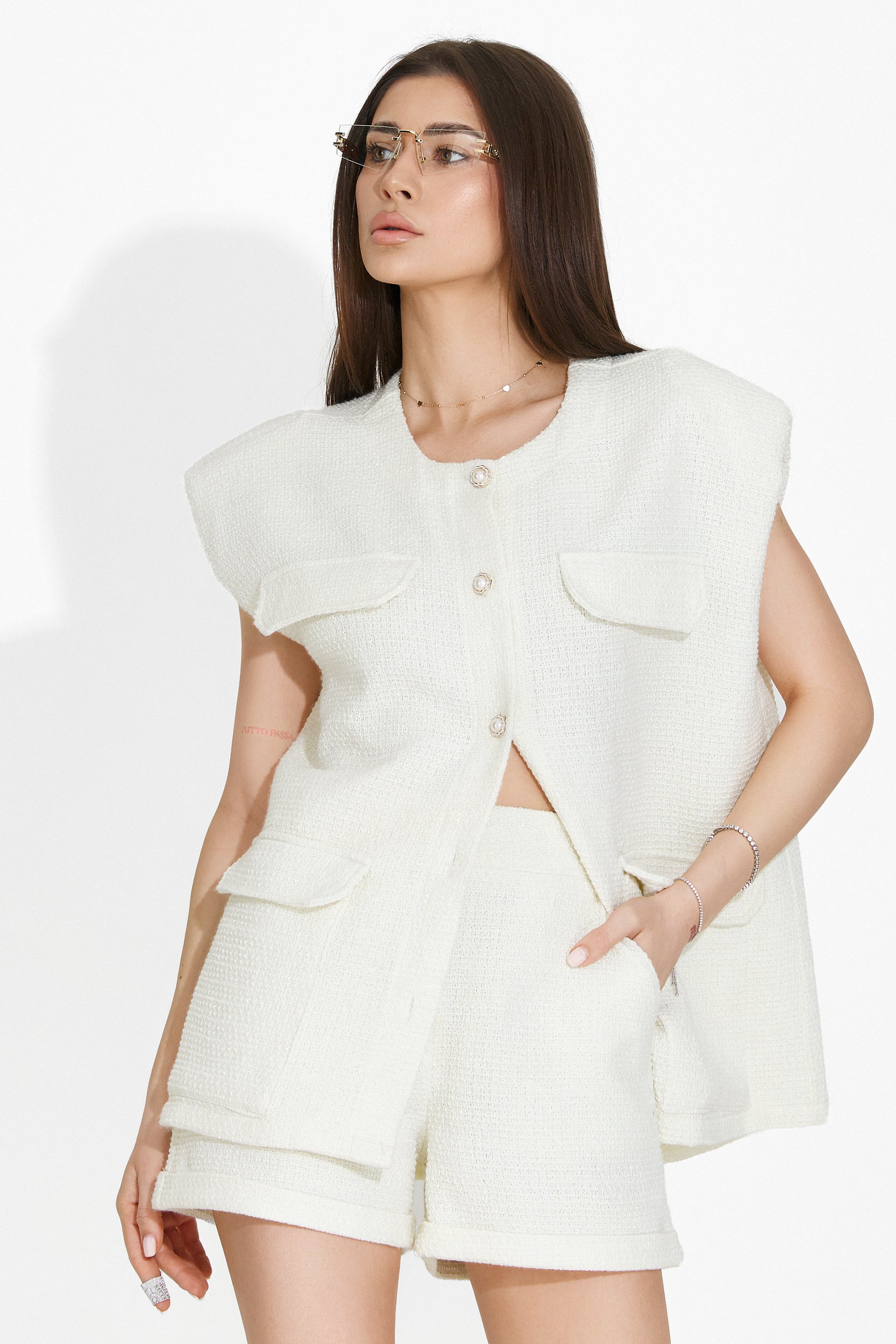 Комплект с бежови панталони Рамонита Богас