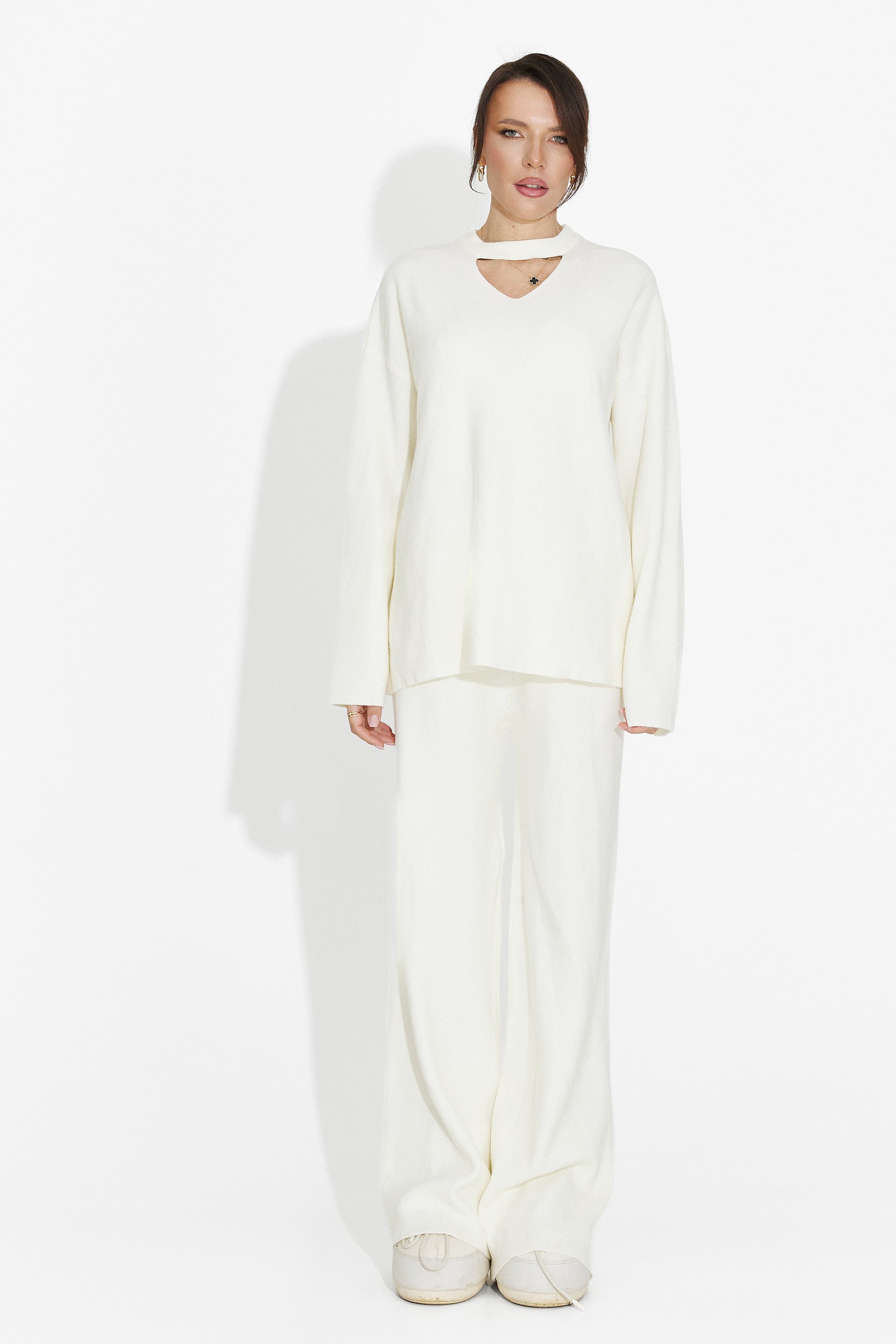 Костюм с панталони кремав Kania Bogas