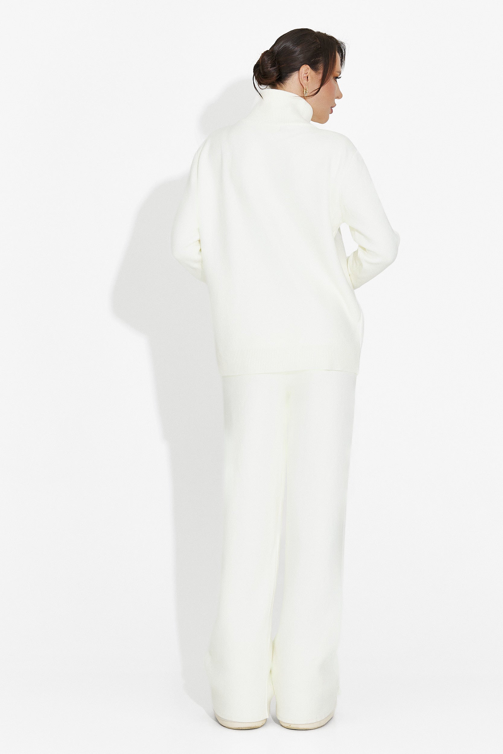 Костюм с панталони крем Lebrisa Bogas