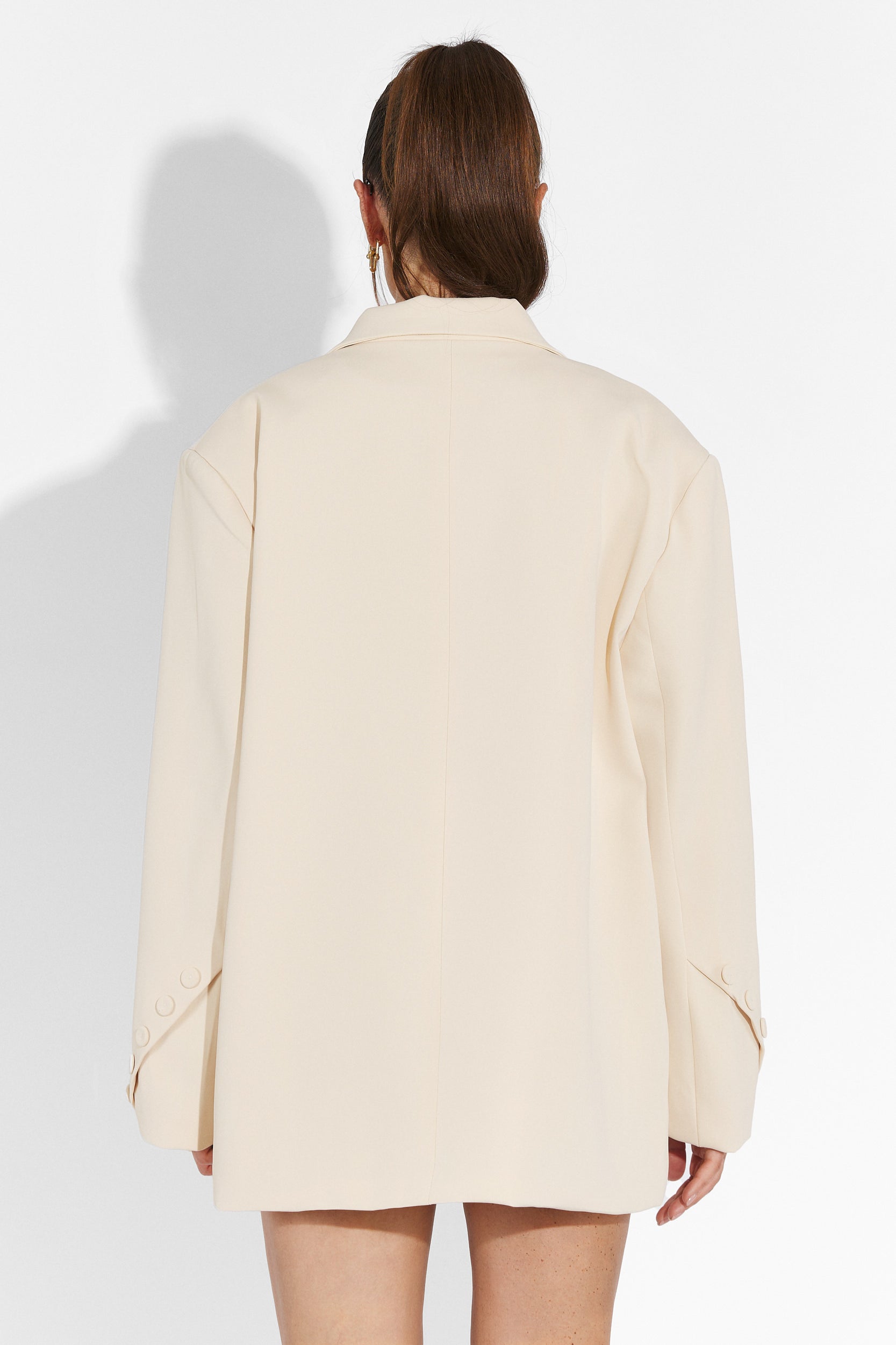 Комплект с къси панталони в бежово от Smozy Bogas