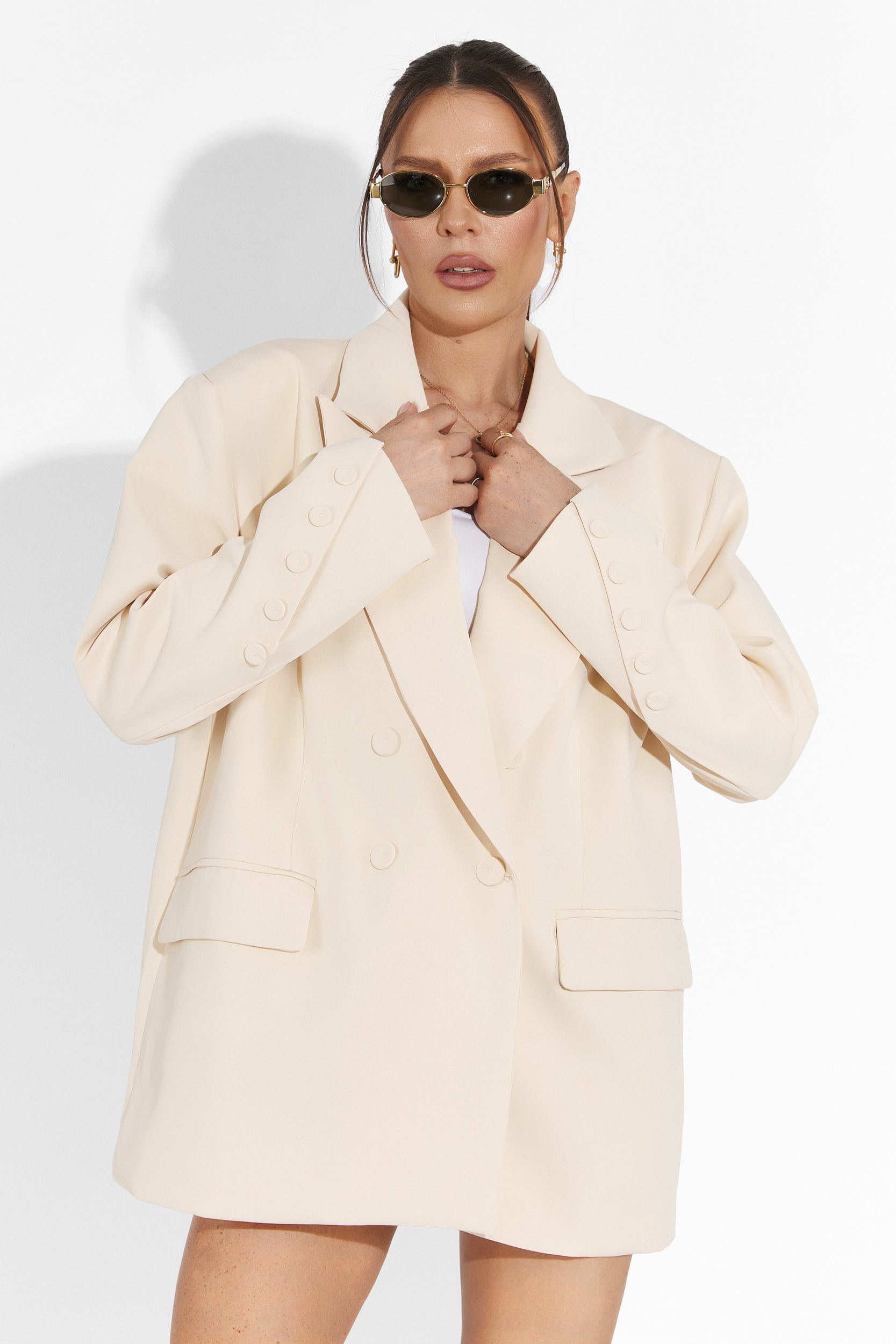 Комплект с къси панталони в бежово от Smozy Bogas