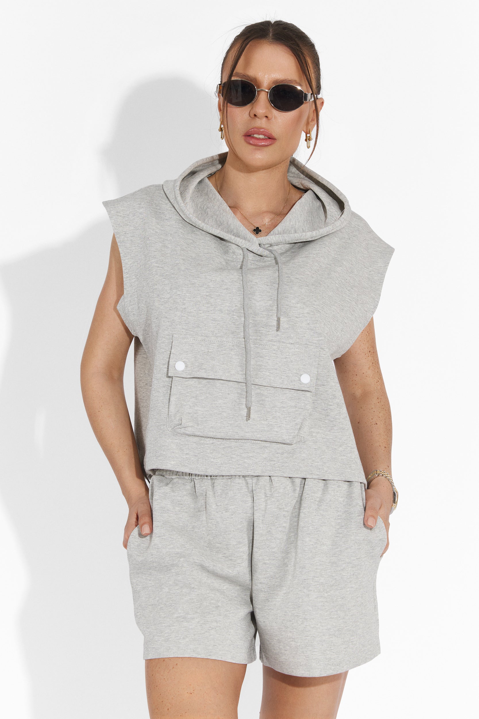 Комплект с къси сиви панталони Easy Bogas