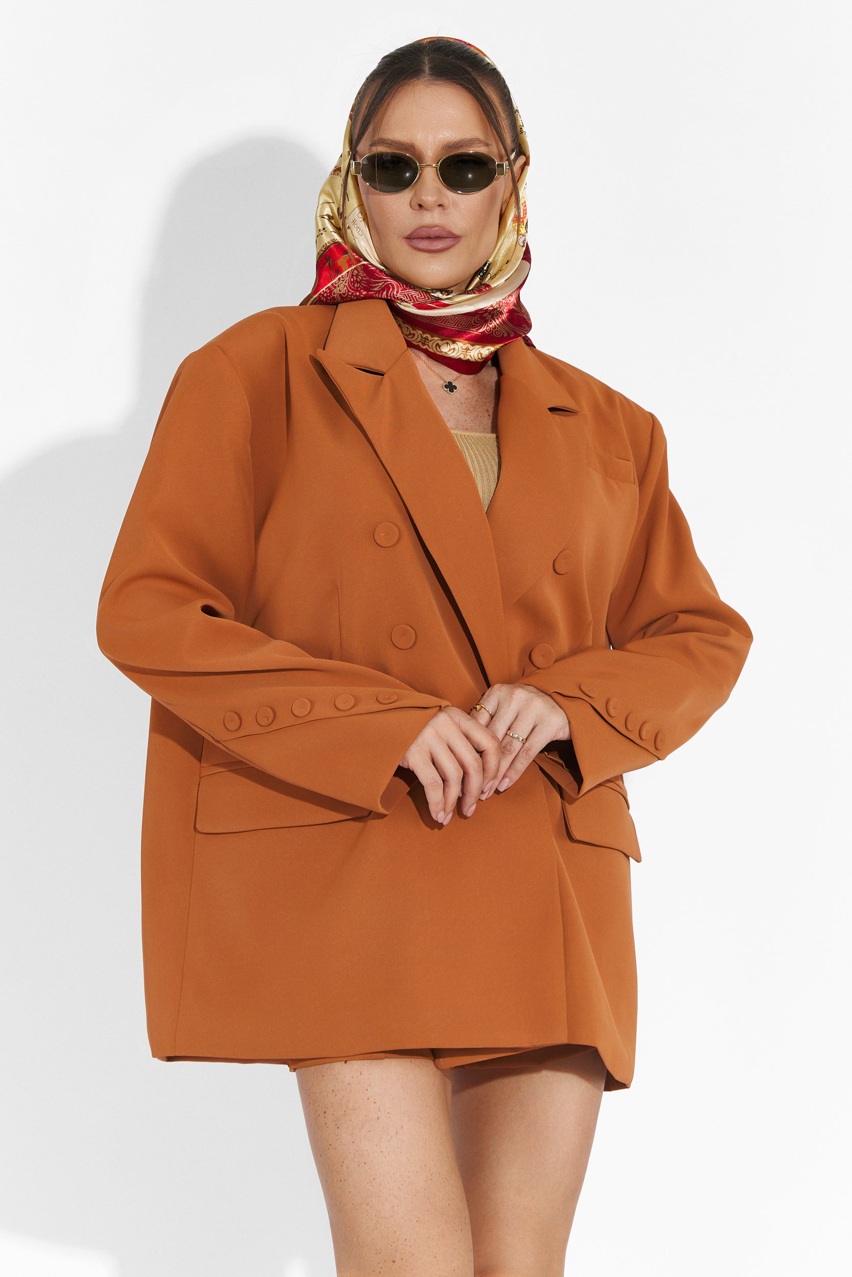 Комплект с кафяви къси панталони Smozy Bogas