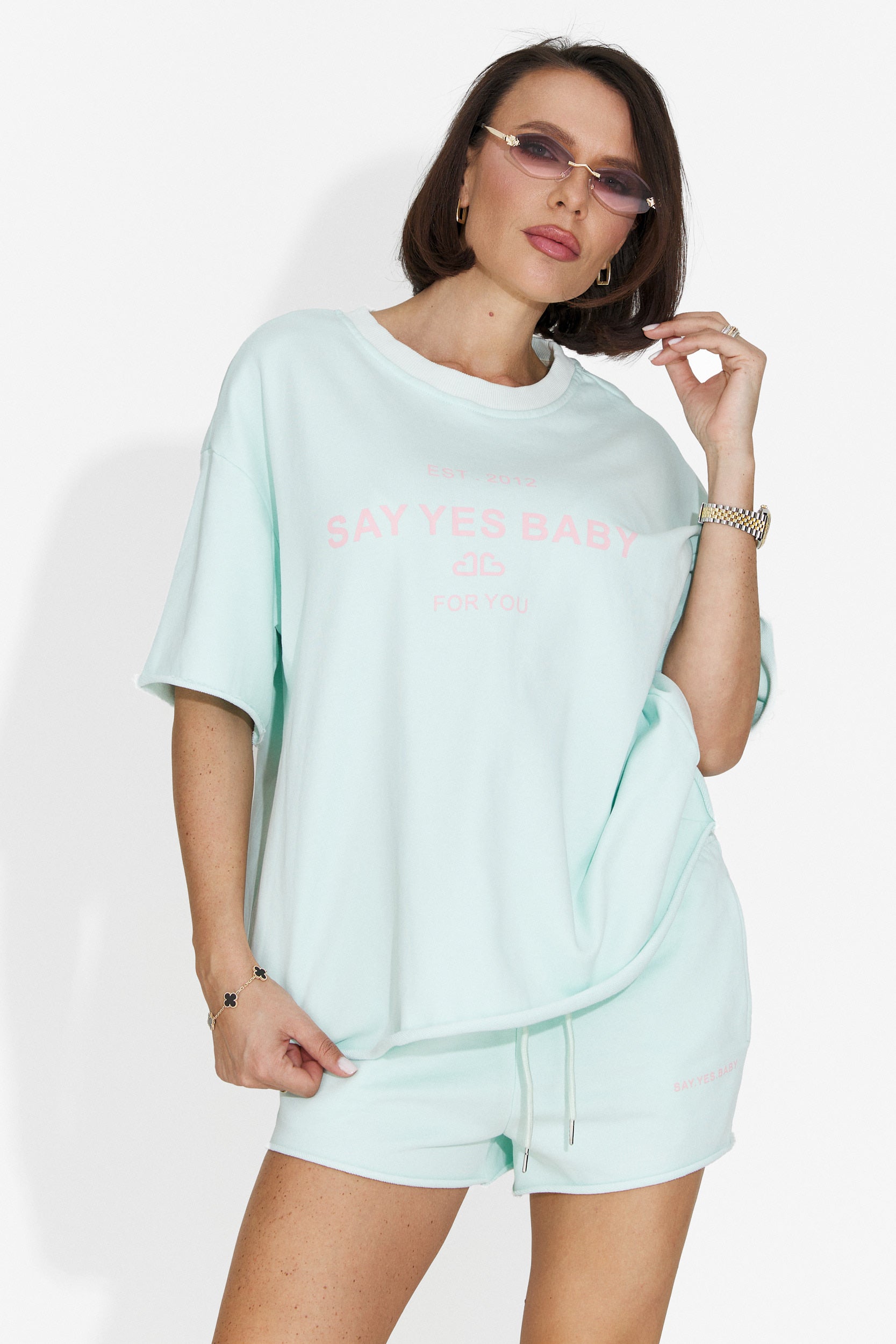 Костюм с тюркоазени къси панталони за жени от Casiana Bogas