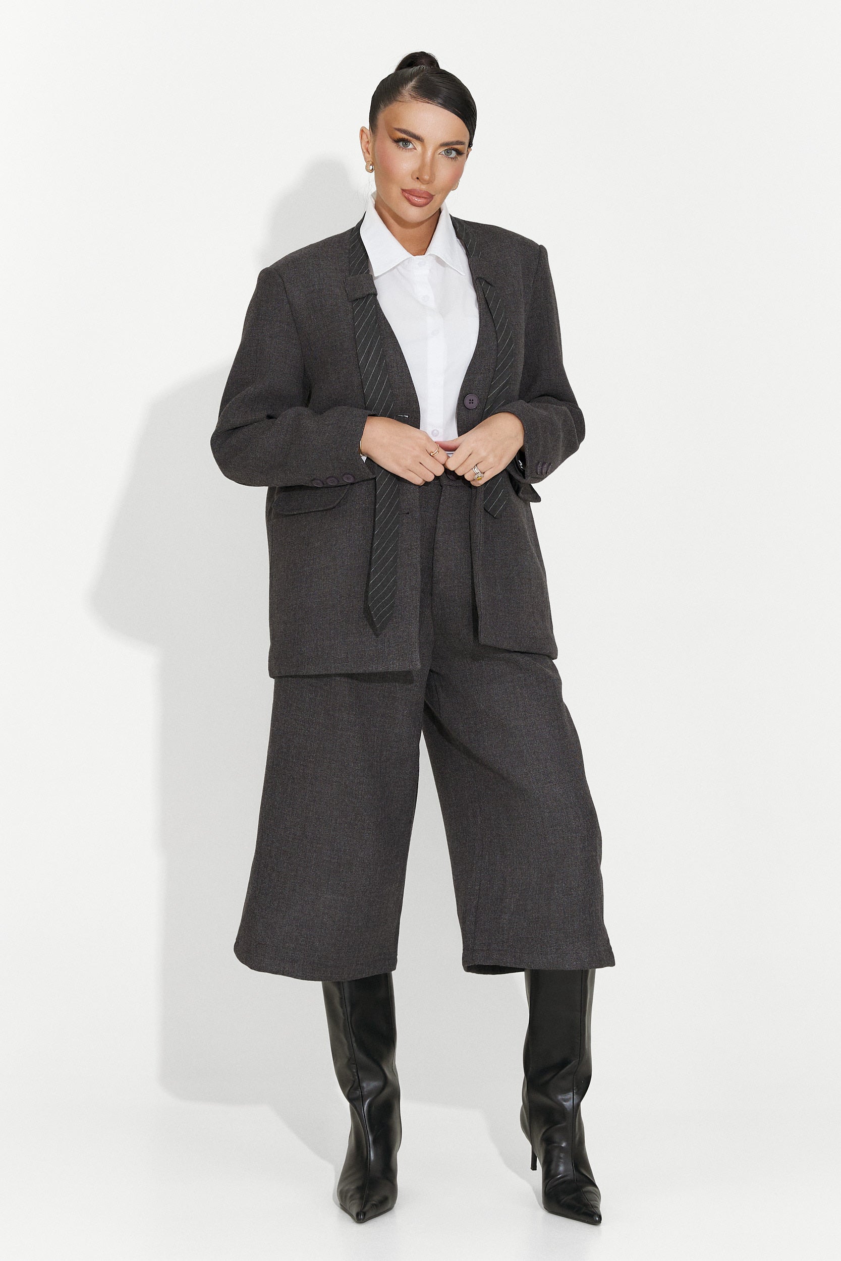 Дамски комплект панталони + сако + вратовръзка сив Astonia Bogas