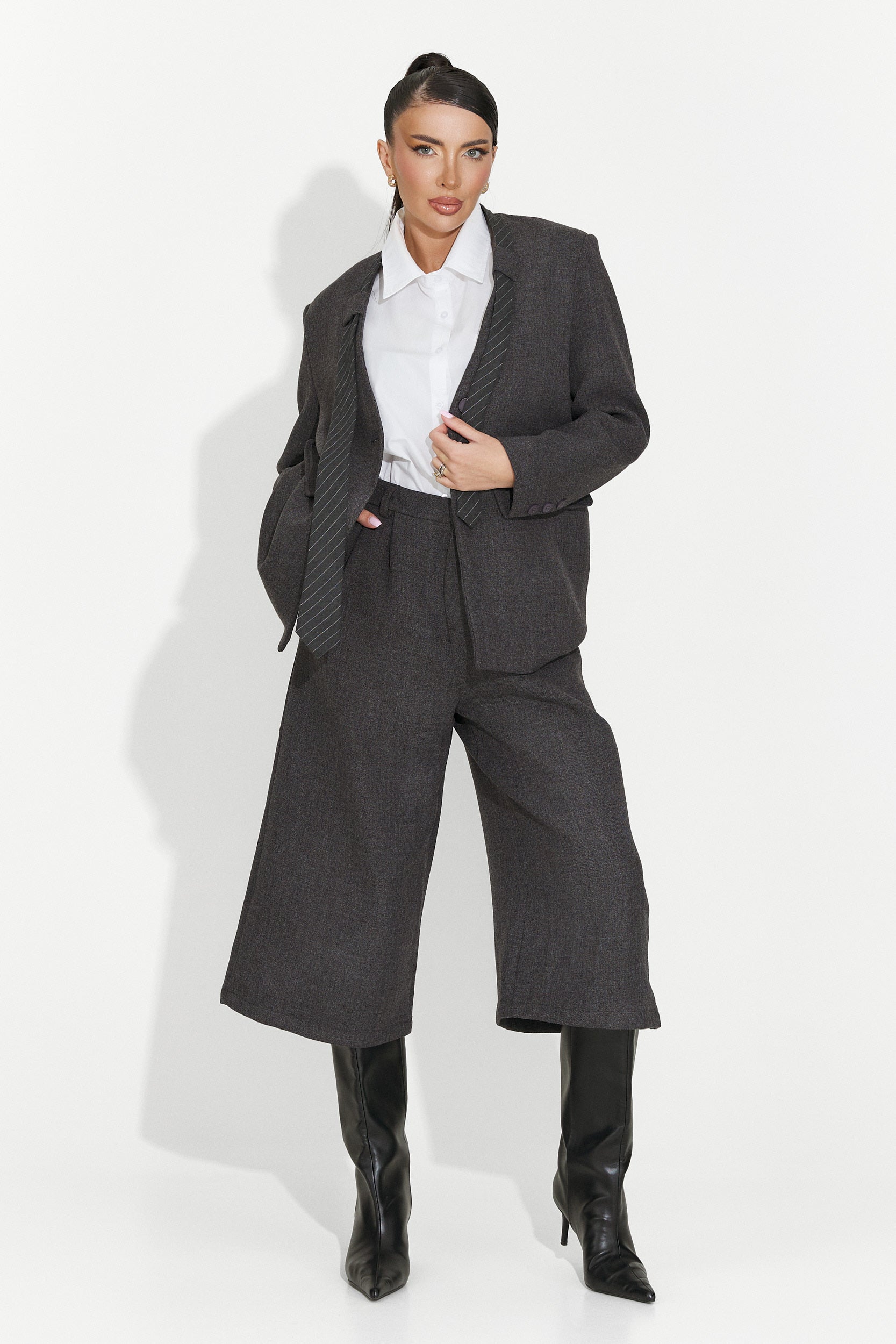 Дамски комплект панталони + сако + вратовръзка сив Astonia Bogas