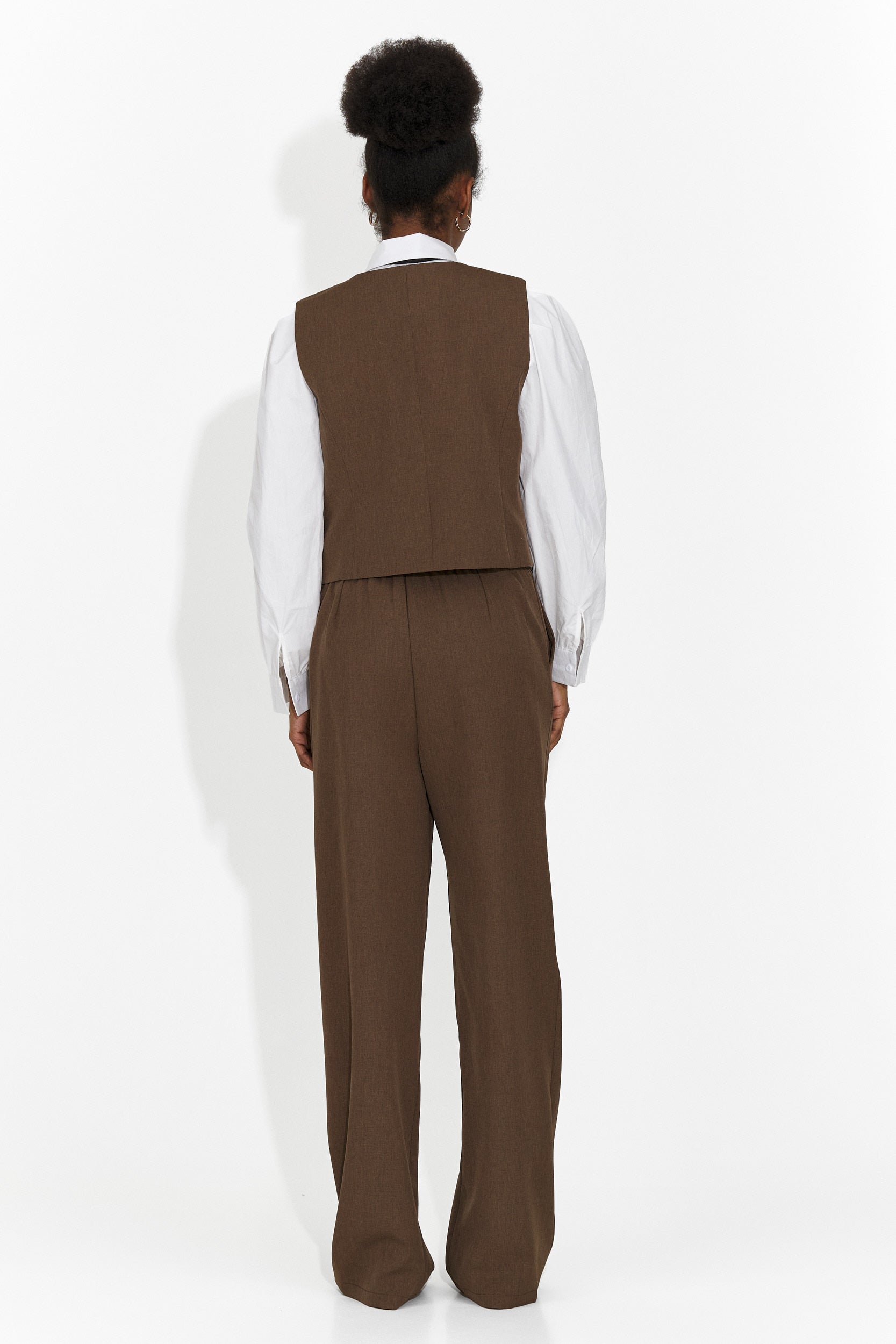 4 части костюм панталони + елек + яке + кафява вратовръзка Meld