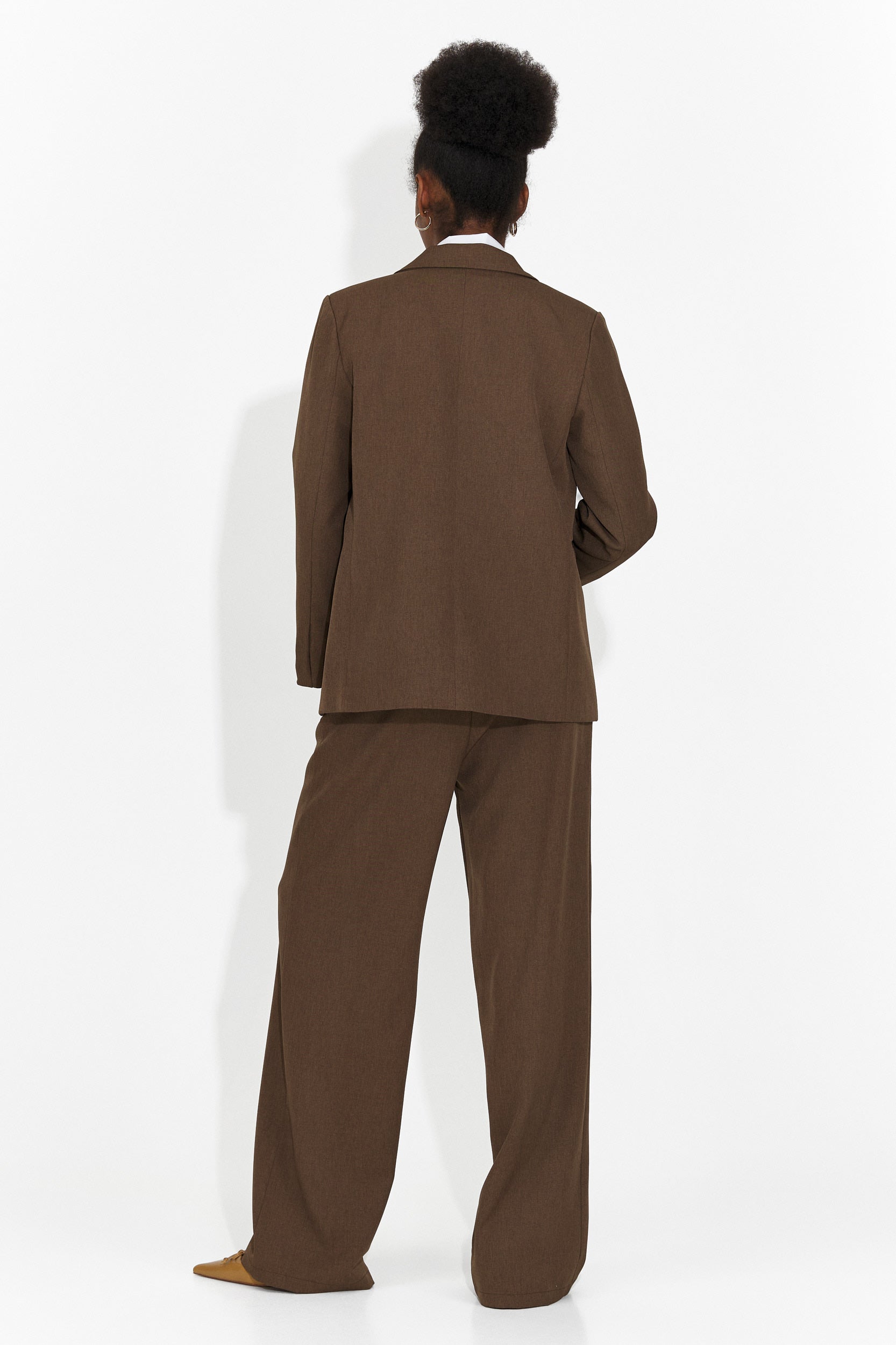 4 части костюм панталони + елек + яке + кафява вратовръзка Meld