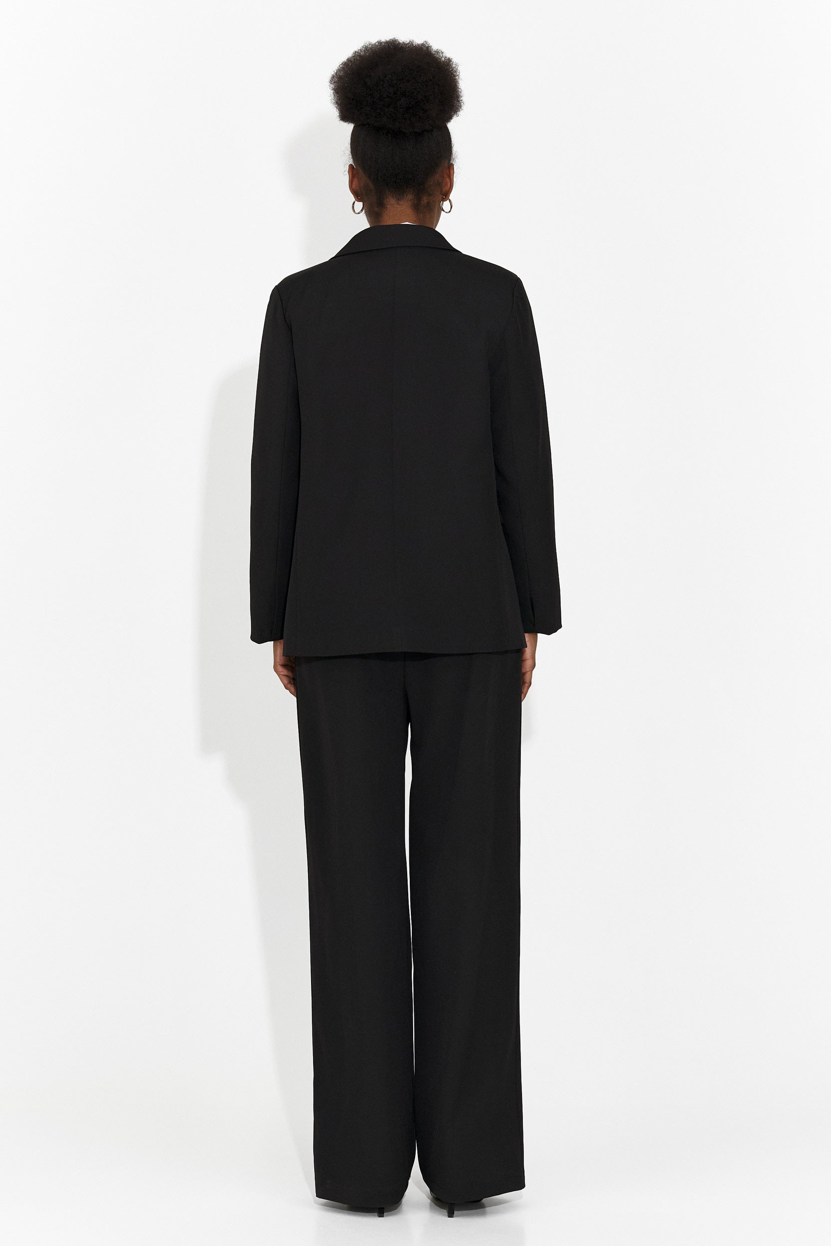 4 части костюм - панталони + елек + сако + черна вратовръзка Me