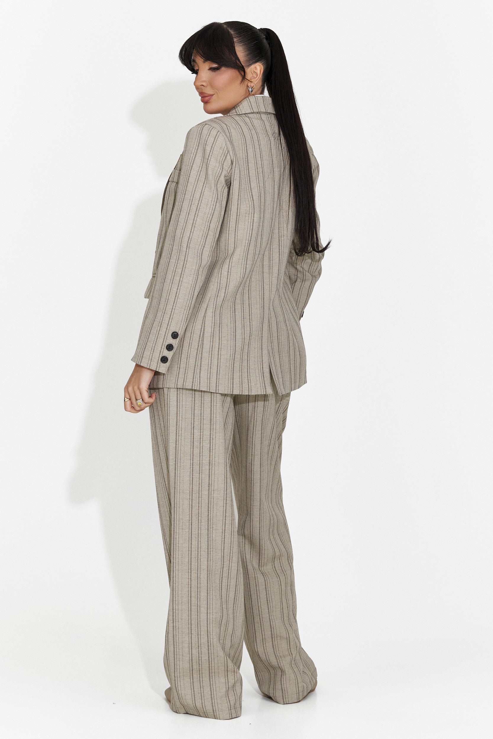 Дамски костюм 3 части сако + панталони + вратовръзка бежов Anhelica Bogas