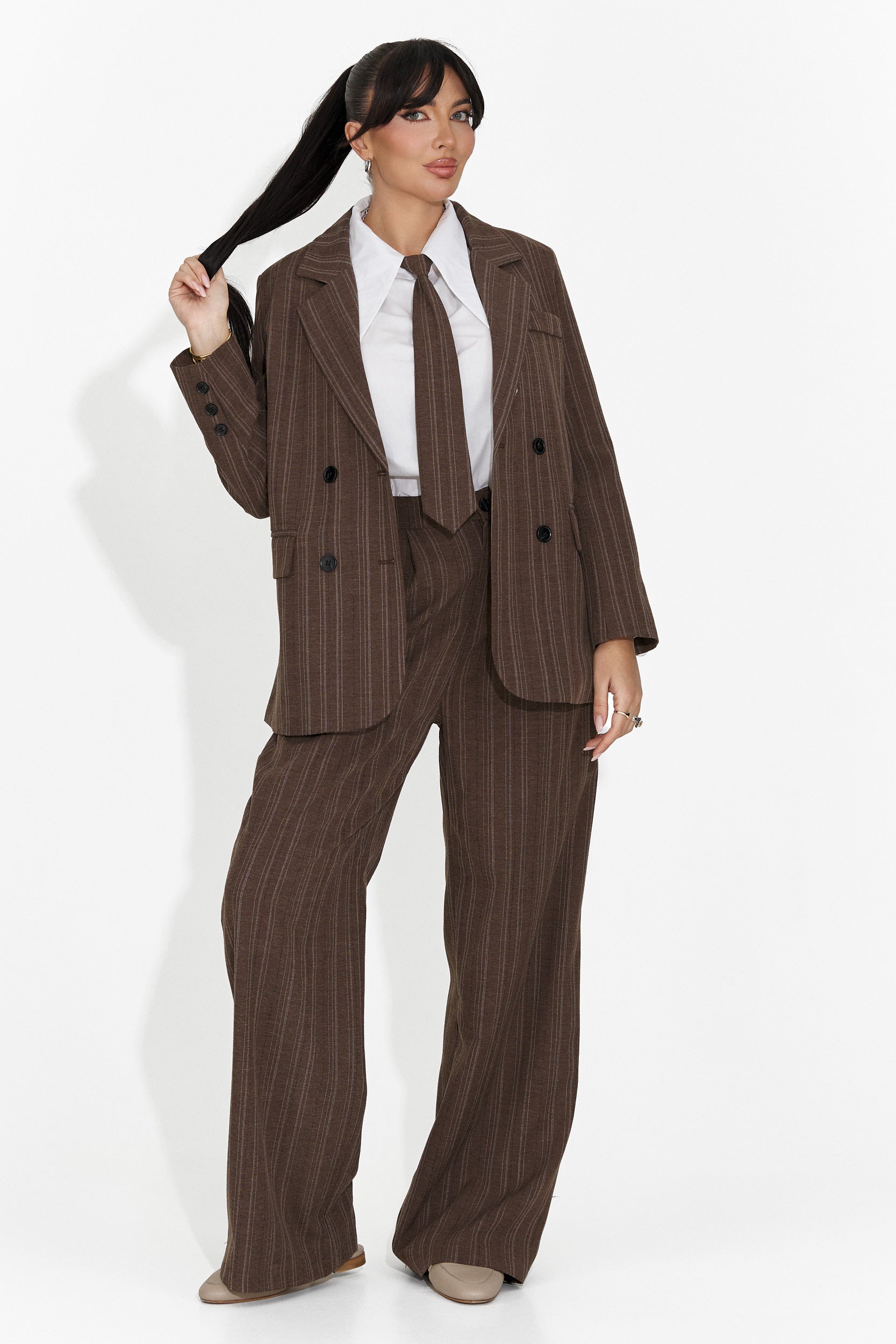 Дамски костюм 3 части сако + панталони + вратовръзка кафяв Anhelica Bogas