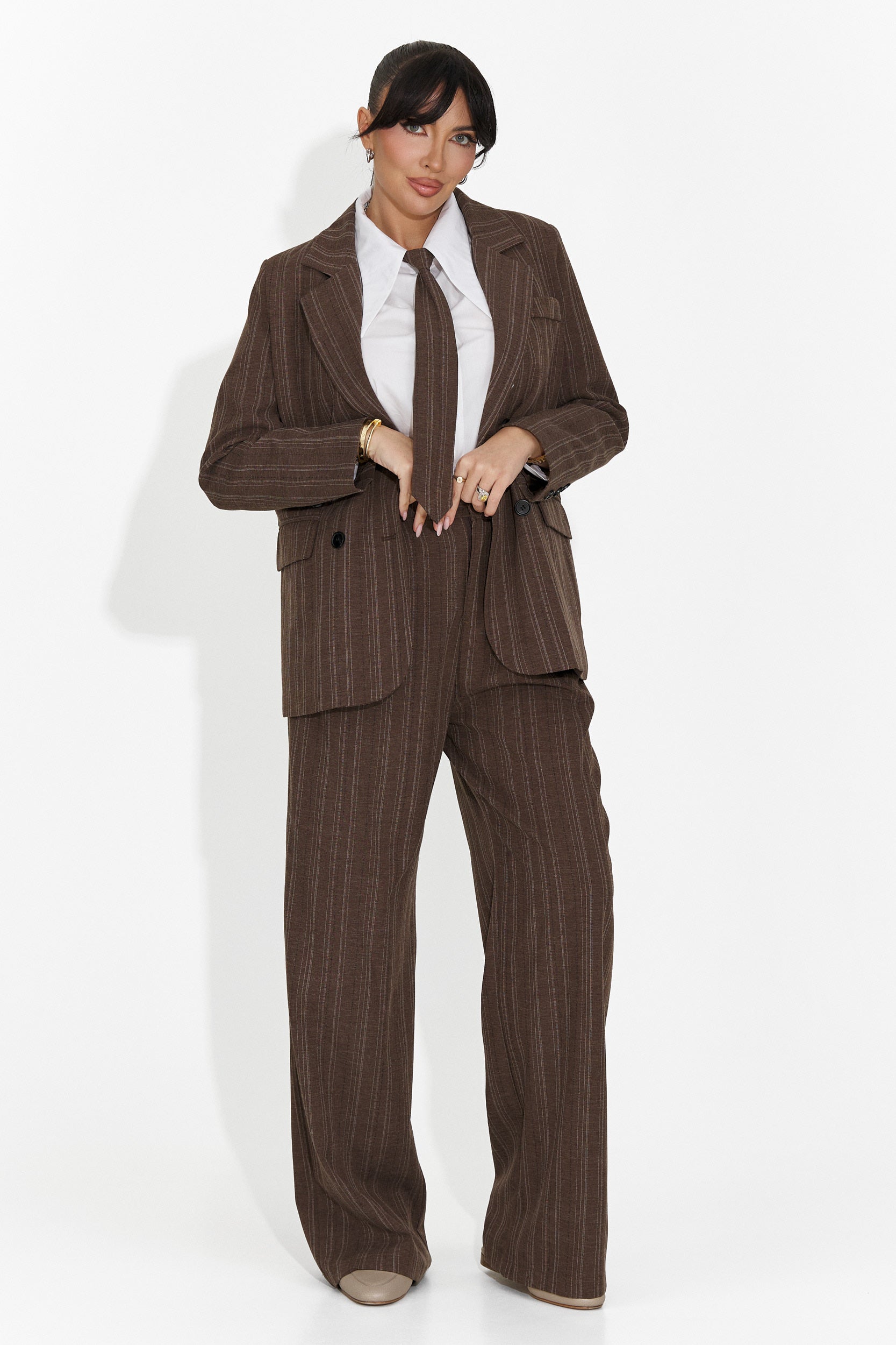 Дамски костюм 3 части сако + панталони + вратовръзка кафяв Anhelica Bogas