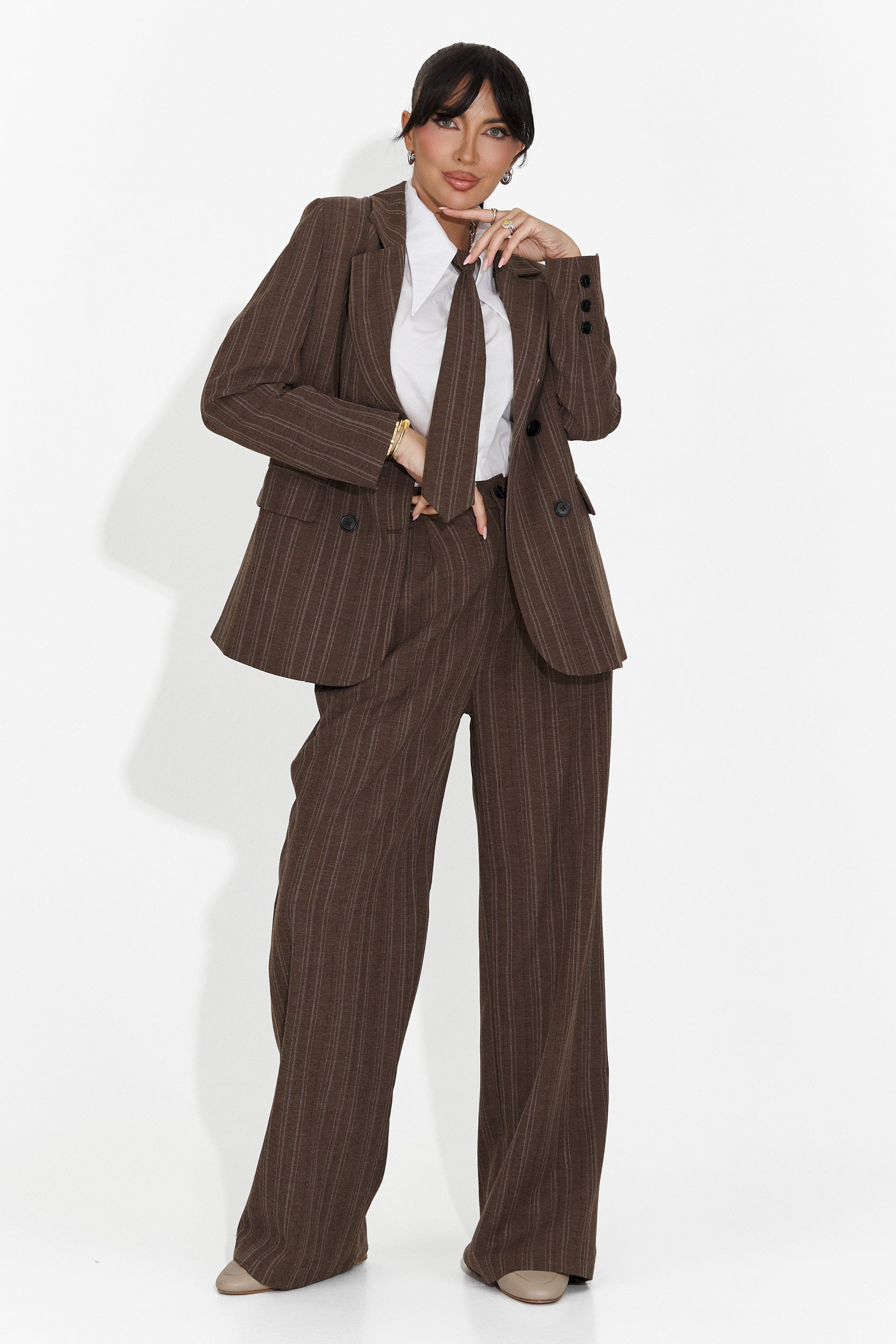 Дамски костюм 3 части сако + панталони + вратовръзка кафяв Anhelica Bogas