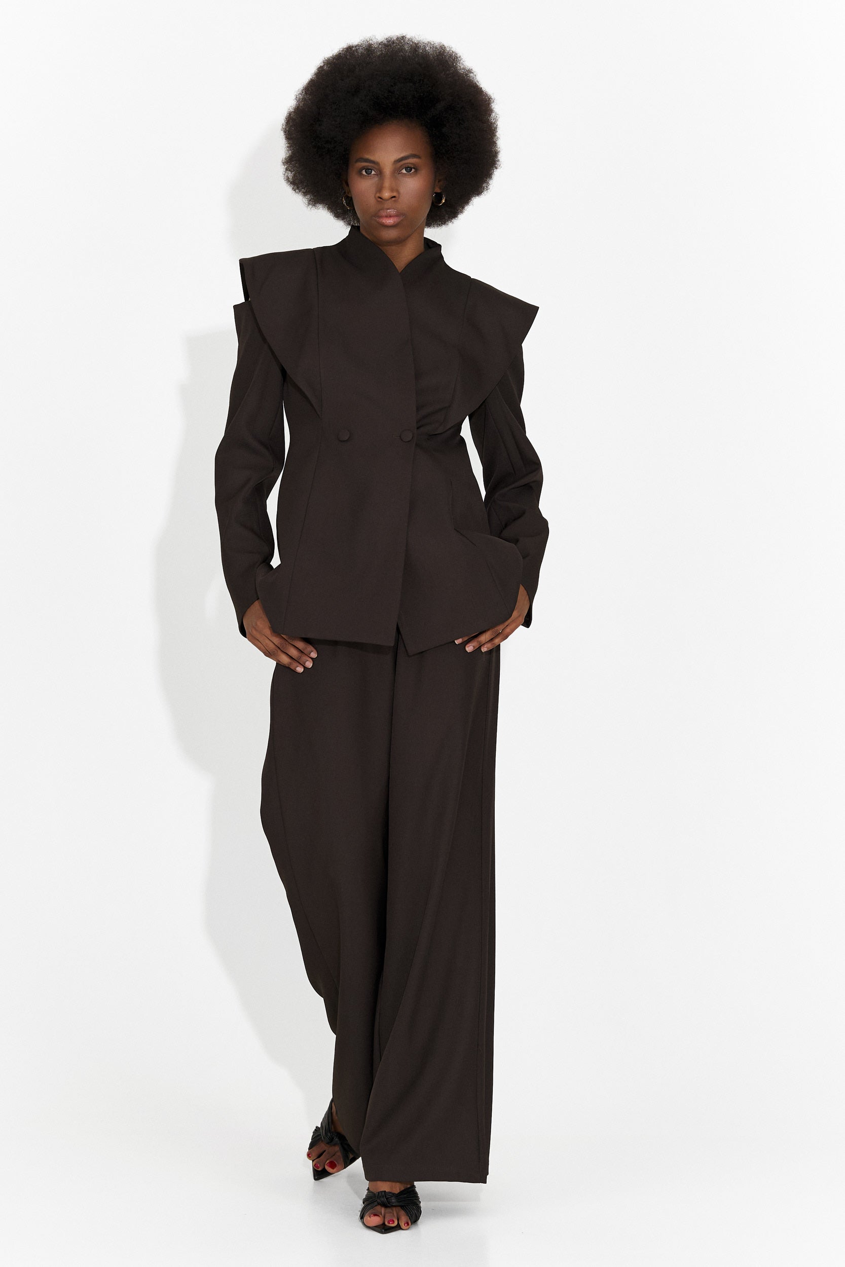 Елегантен дамски костюм кафяв Latefa Bogas