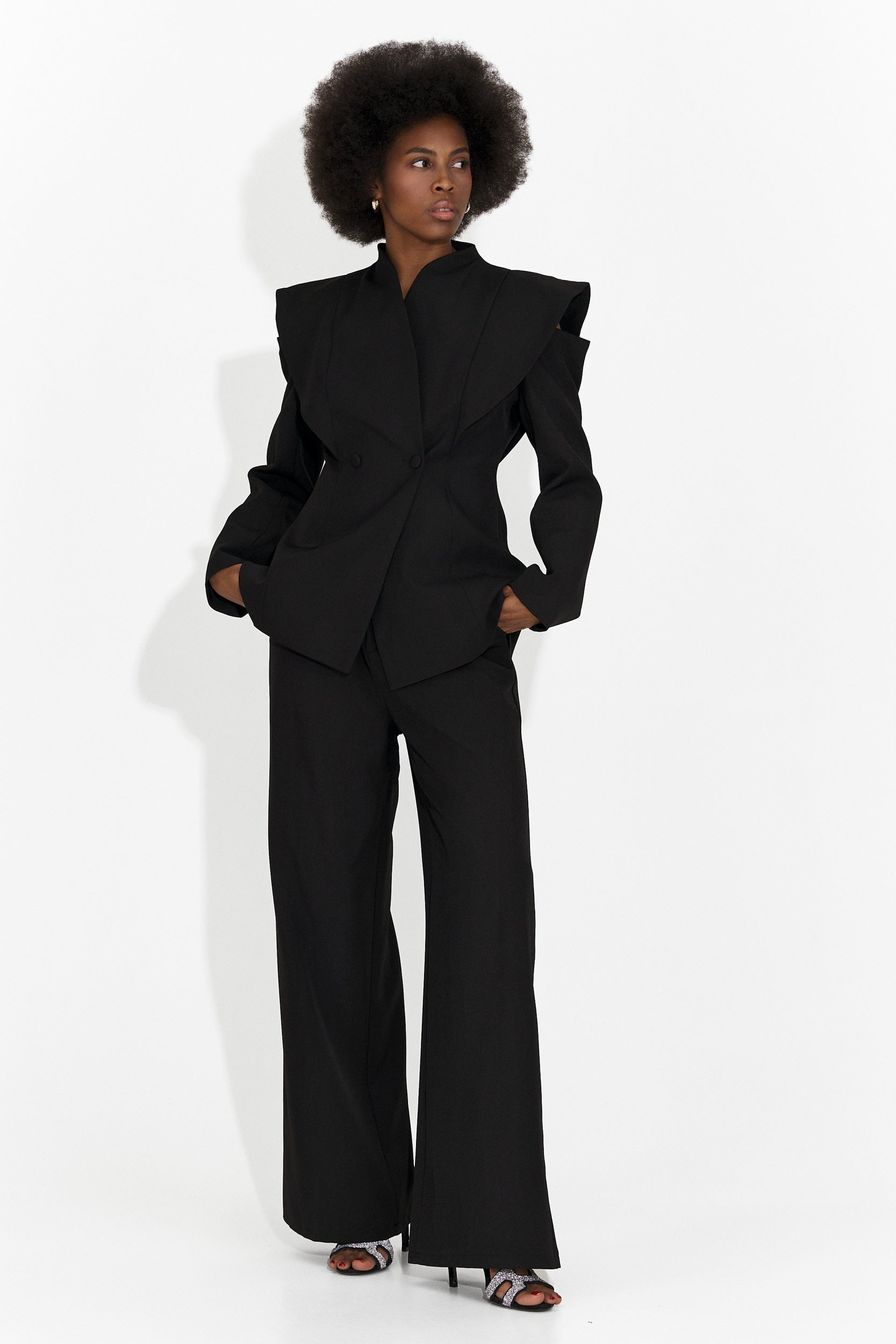 Елегантен дамски костюм в черно Latefa Bogas