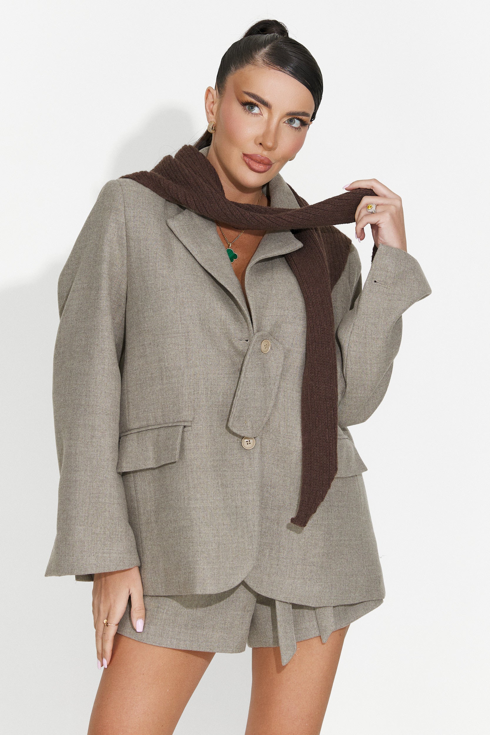 Женско яке Jyna Bogas + Бежови шорти