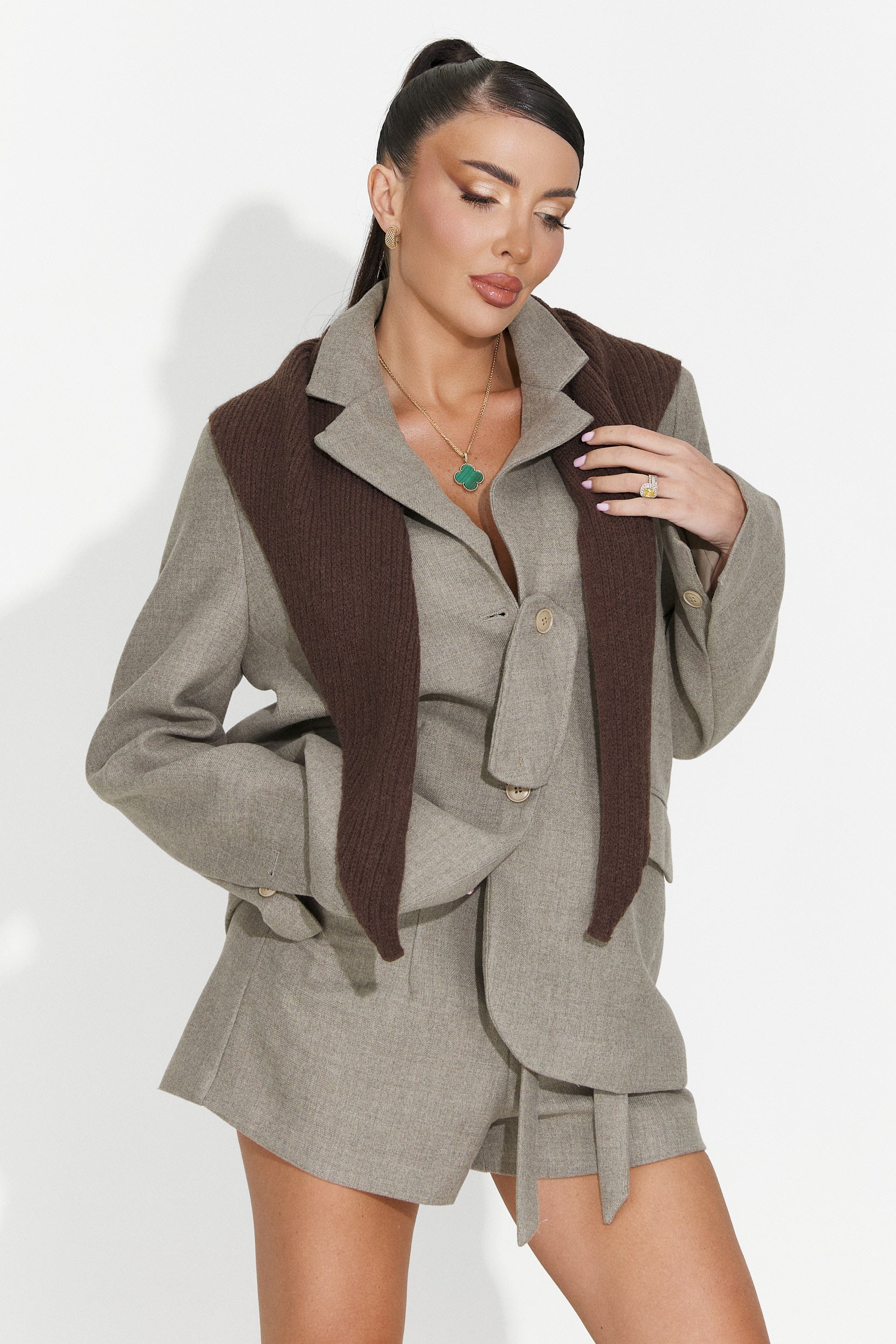 Женско яке Jyna Bogas + Бежови шорти