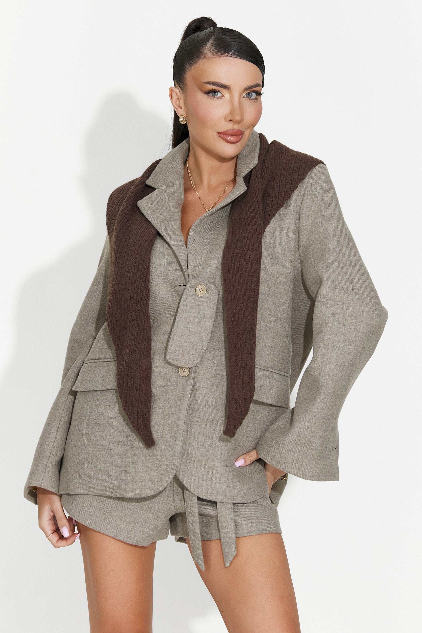 Дамски костюм сако + къси панталони бежов Jyna Bogas