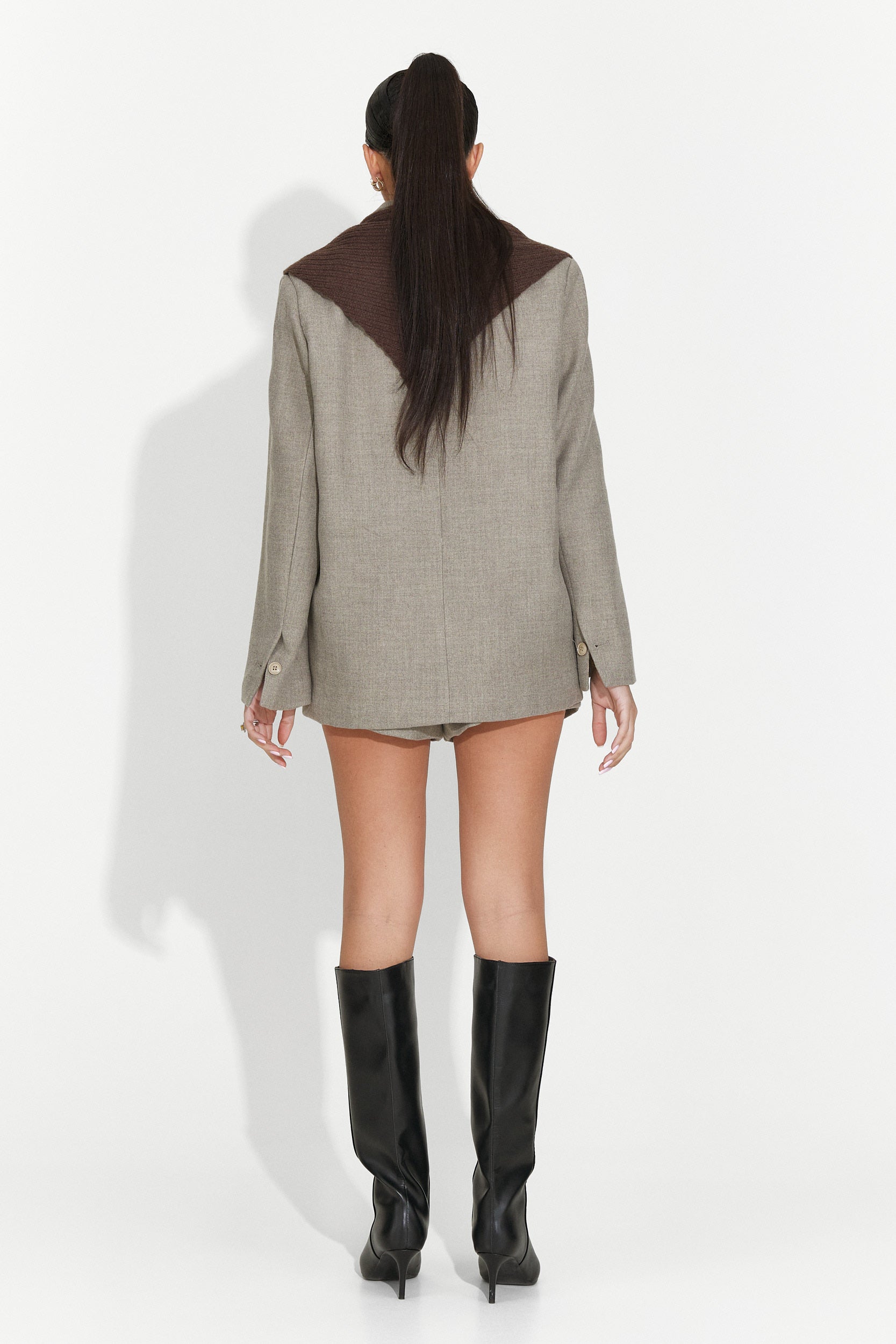 Женско яке Jyna Bogas + Бежови шорти